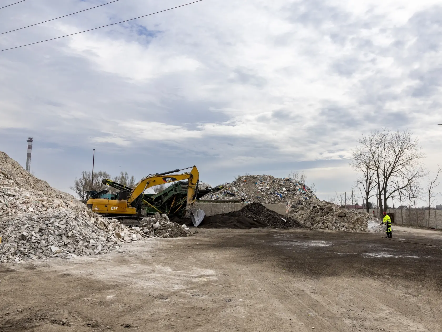 Obyvatelia Rovinky sú zúfali! Už dlhšiu dobu obec ťaží kauza skládky odpadu. Ľudia sa obávajú, že sa vzduchom šíri azbestový prach, ktorý ohrozuje zdravie všetkých ľudí.