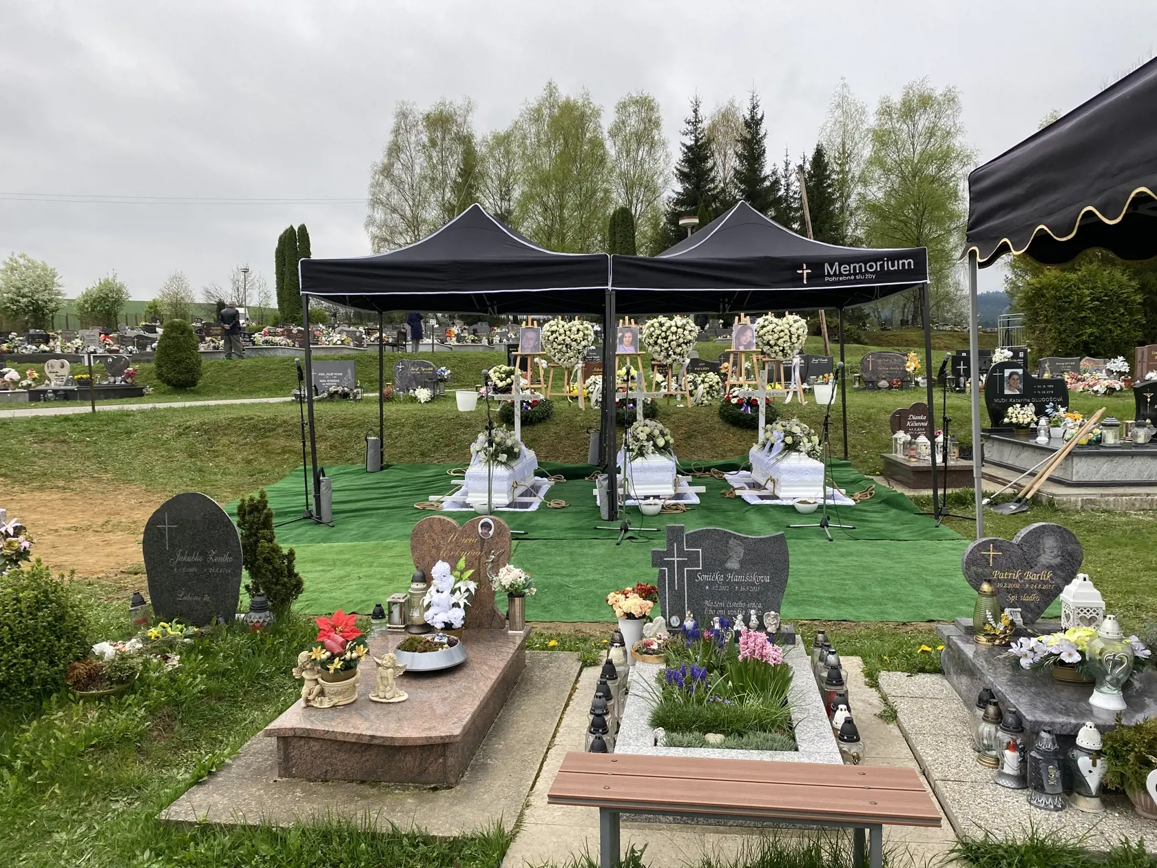 Pohreb troch obetí tragickej havárie pri Spišskej Kapitule v sobotu 6. 4. 2024.
