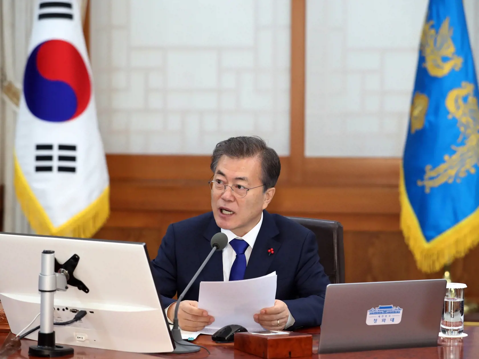 Juhokórejský prezident Moon Jae-in ponúkol Kimovi rozhovory na vysokej úrovni.