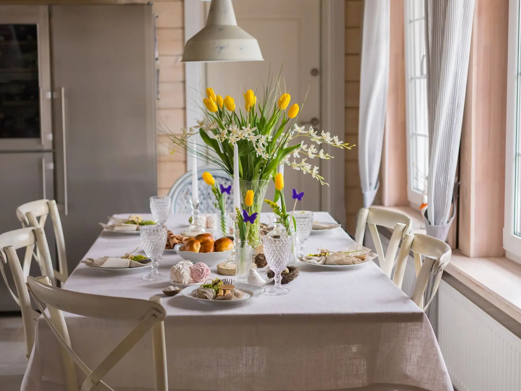 Easter,Festive,Spring,Table,Setting,Decoration,,Eggs,In,Nest,,Fresh
