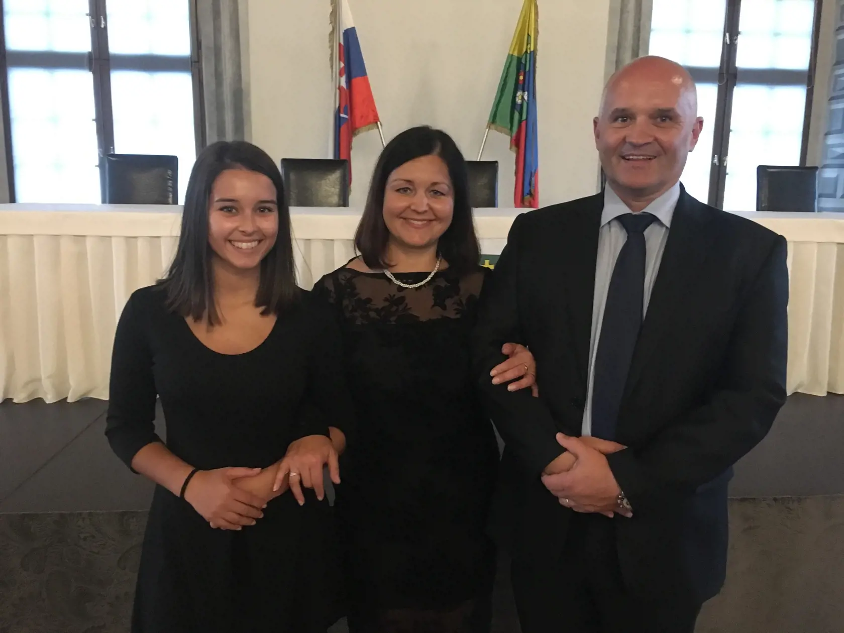 Erika Jurinová so svojou dcérou Luciou (17) a manželom Pavlom (47).