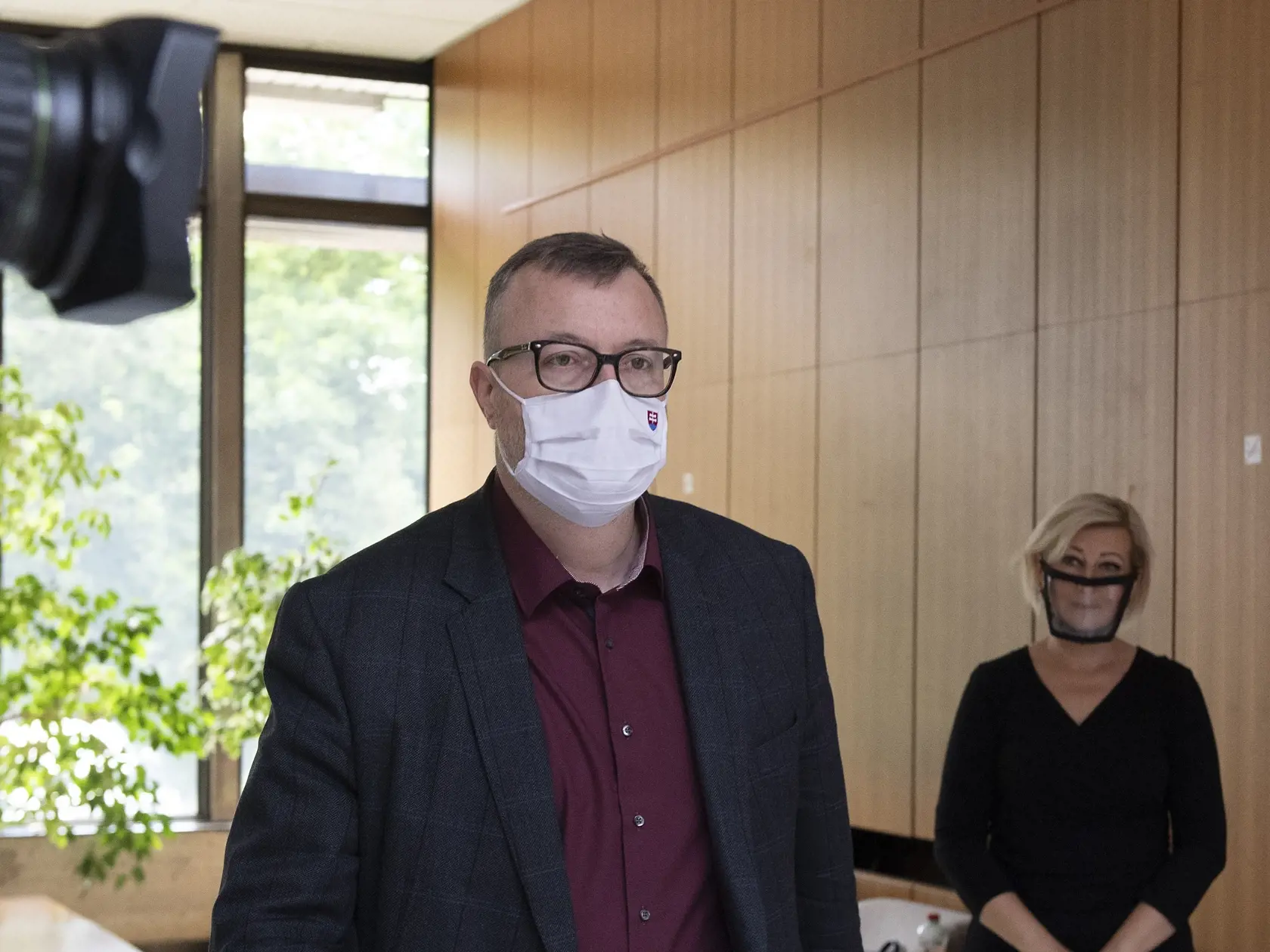 Na snímke minister práce, sociálnych vecí a rodiny Milan Krajniak (Sme rodina) prichádza na 26. schôdzu vlády SR 24. júna 2020 v Bratislave. FOTO TASR - Pavel Neubauer