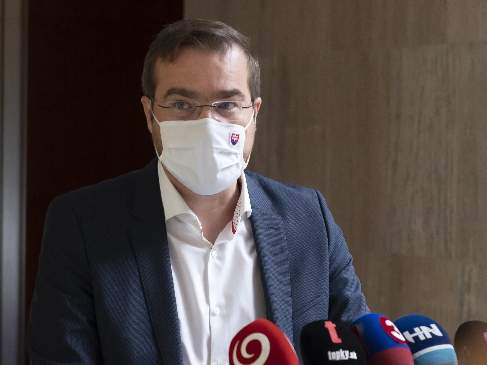 Na snímke minister zdravotníctva Marek Krajčí (OĽaNO) pred rokovaním 26. schôdze vlády SR 24. júna 2020 v Bratislave. FOTO TASR - Pavel Neubauer