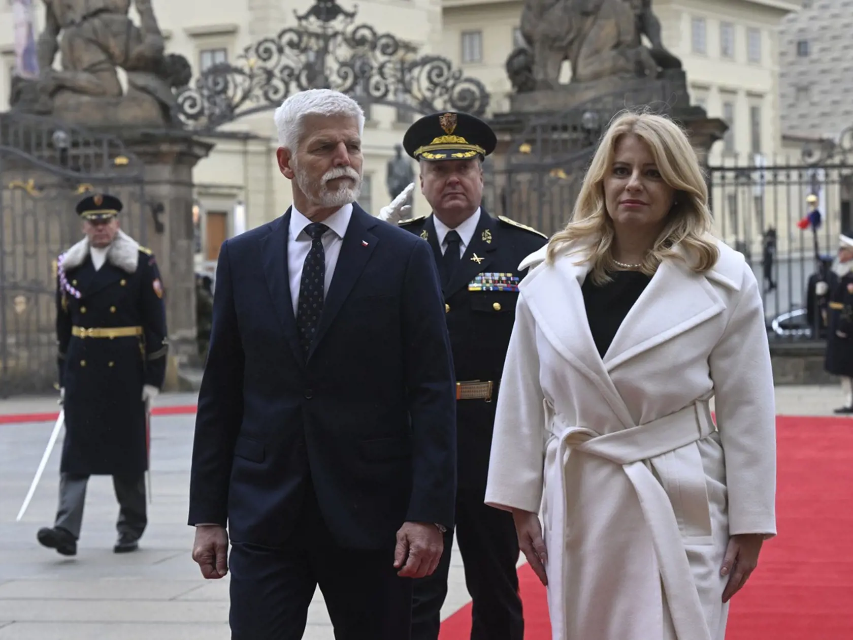 Samit krajín V4 na Pražskom hrade, na snímke český líder Petr Pavel a slovenské prezidentka Zuzana Čaputová.