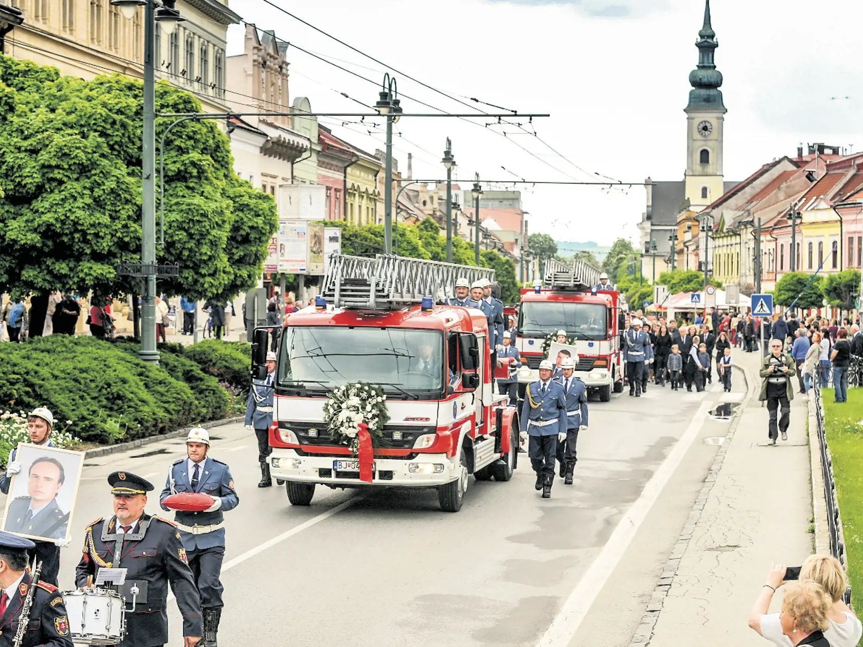 Posledná rozlúčka s hrdinami Radoslavom Lackom (†48) a Petrom Toďorom (†43).