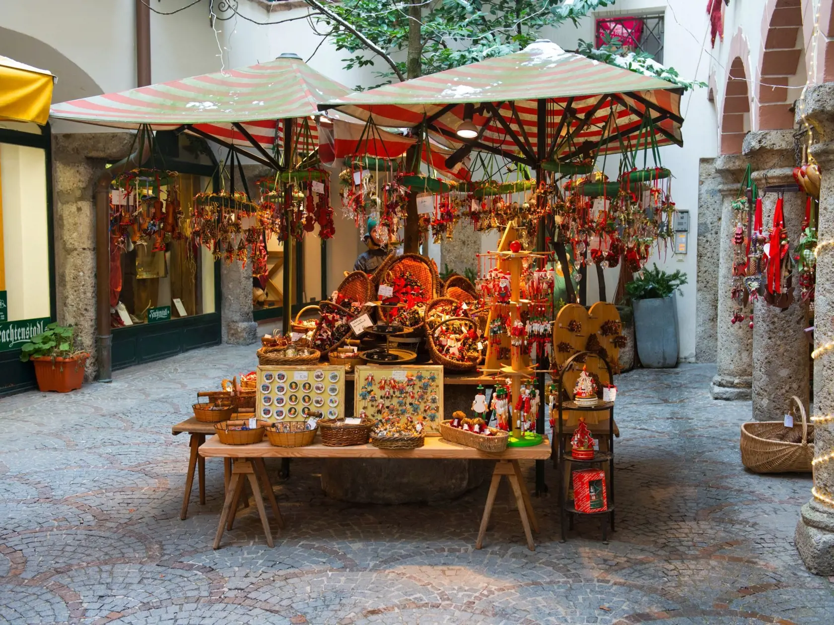 SALZBURG - JANUARY 13: Souvenirs kiosk with toys, magnets and national austrian furnish on Getreidegasse street on January 13, 2013 in Salzburg, Austria. 