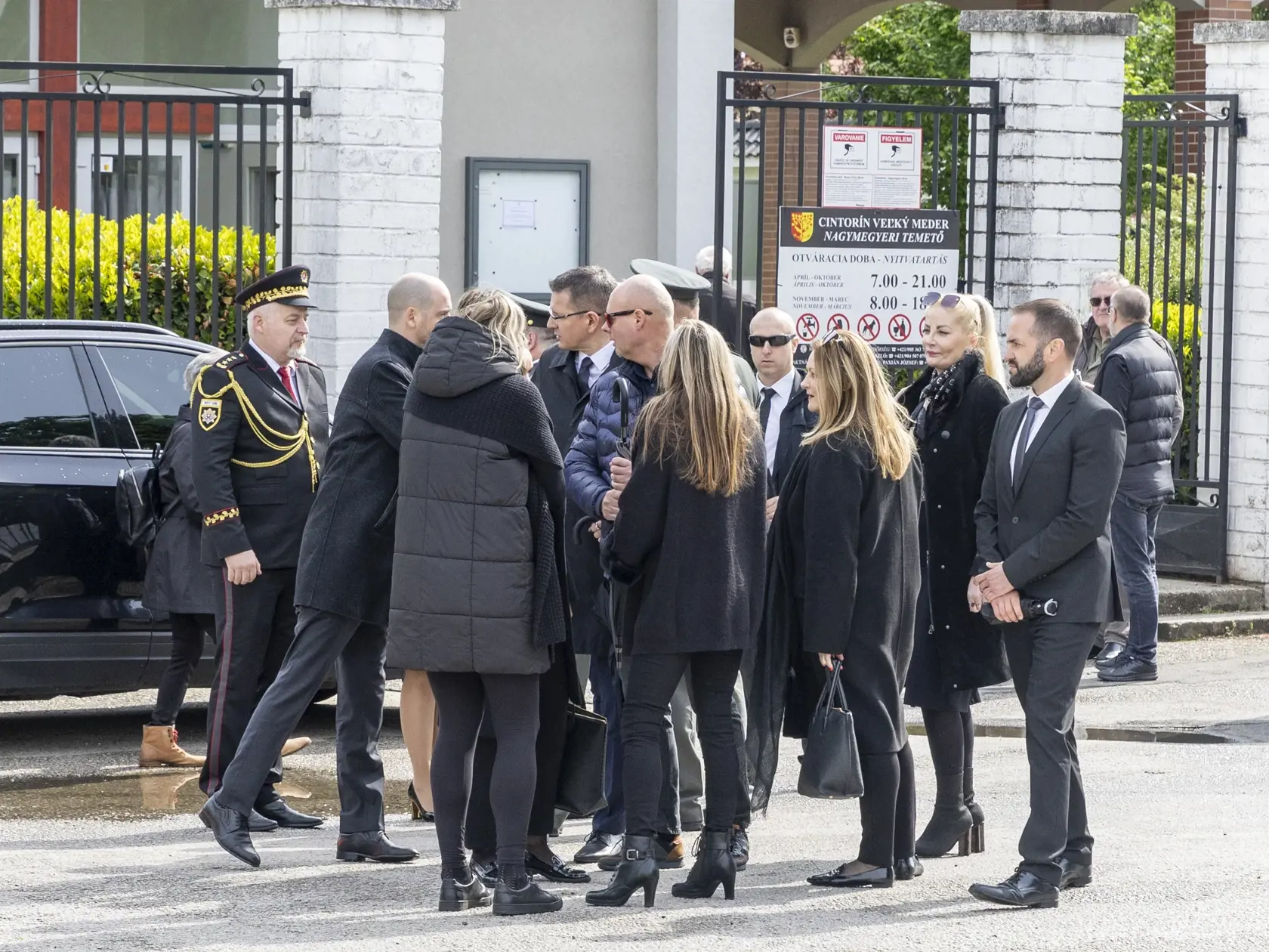 Pohreb zosnulej manželky poradcu ministra vnútra Ladislava Csemiho. 