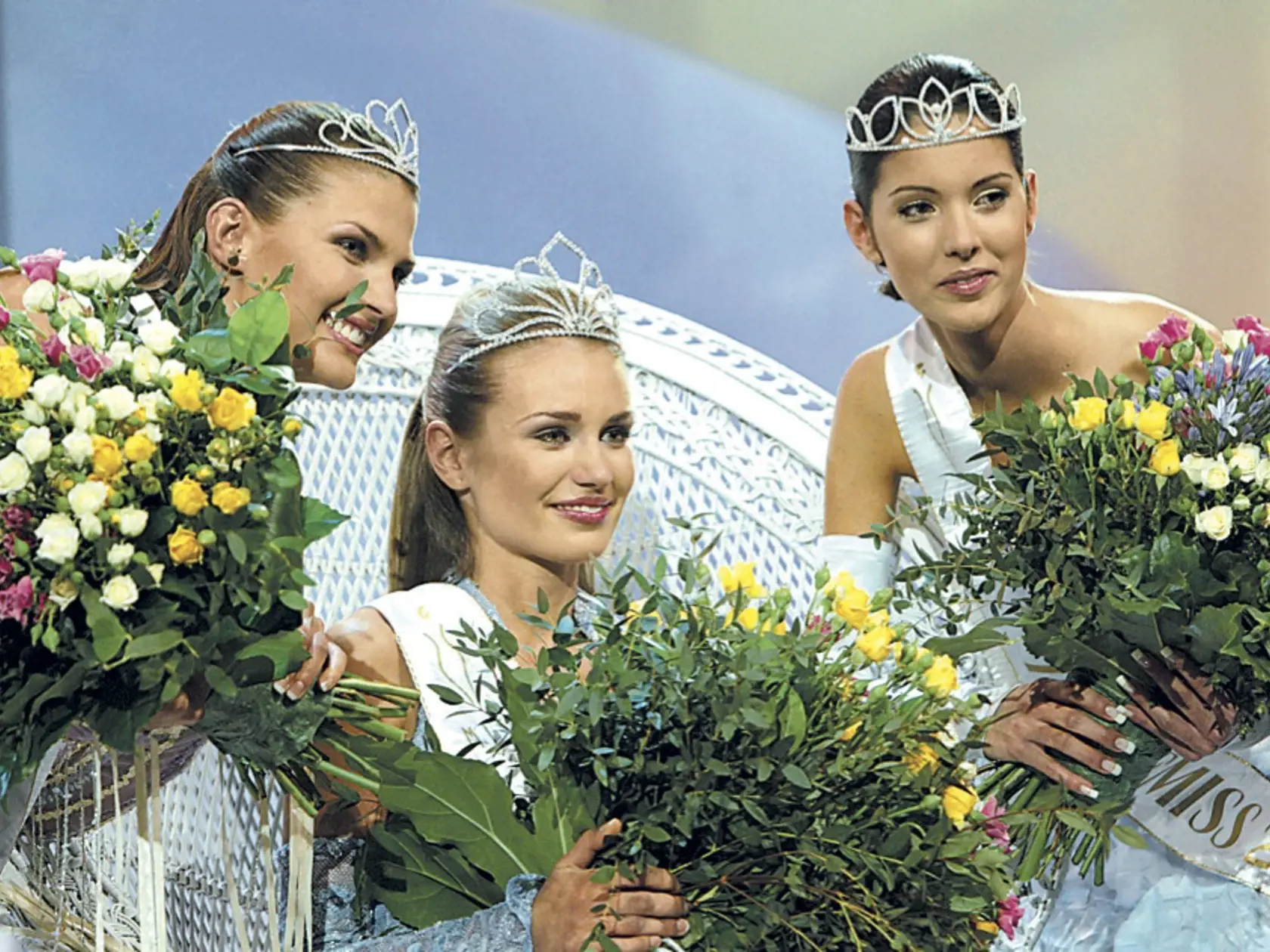 Miss Slovensko 2003: Zľava Mirka Luberdová, Adriana Pospíšilová, Simona Slobodníková-Brnová.