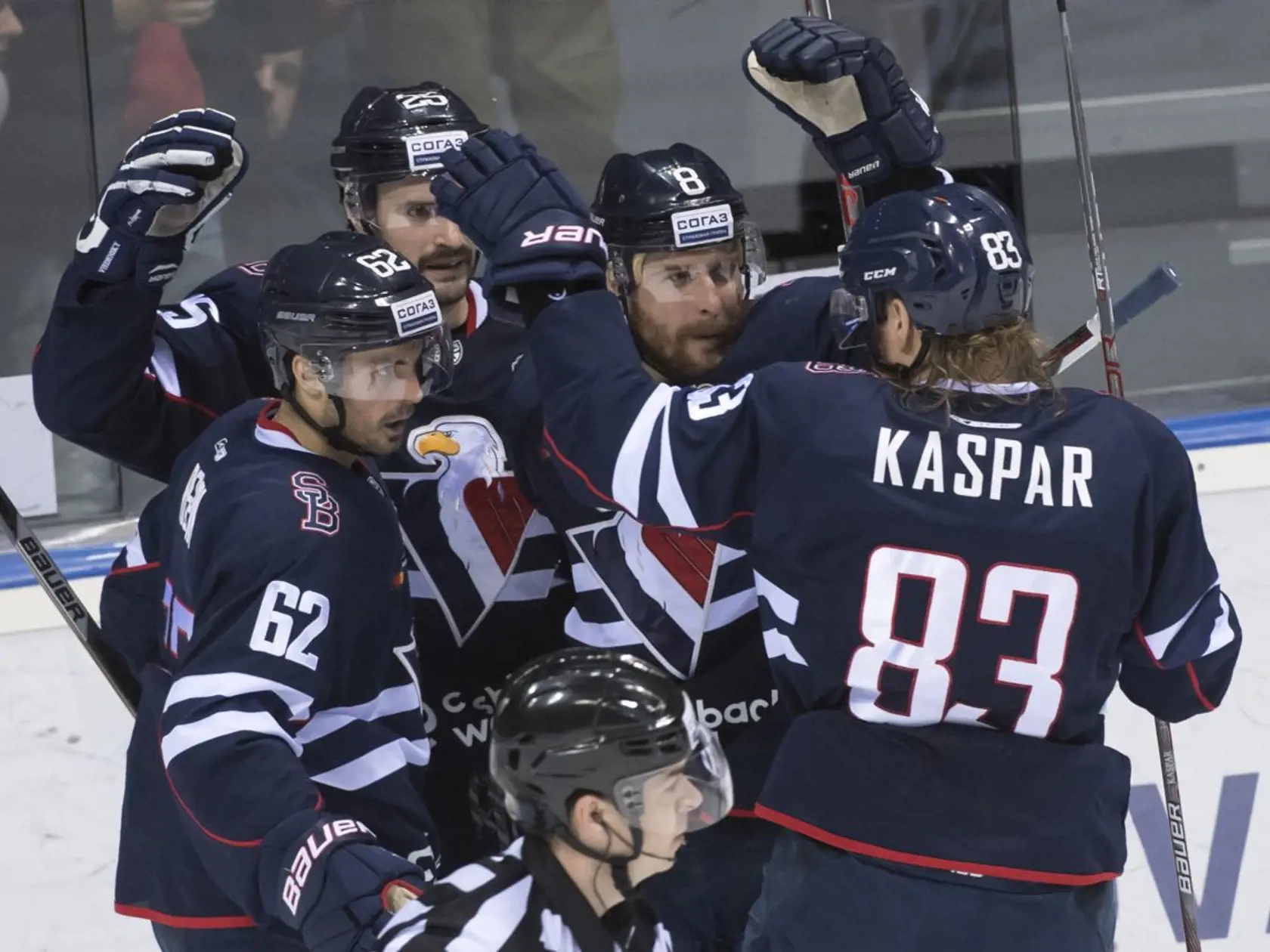 Na snímke gólová rados hráèov Slovana, z¾ava Michal Øepík, Marek Viedenský, strelec gólu Michal Sersen a Lukáš Kašpar v zápase KHL HC Slovan Bratislava - Amur Chabarovsk v Bratislave 25. novembra 2017. FOTO TASR - Martin Baumann