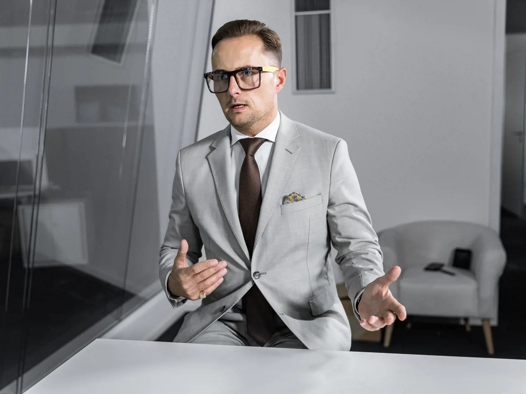 Diskusná relácia "Karty na stôl", ktorej hosťom bol Miroslav Řádek.