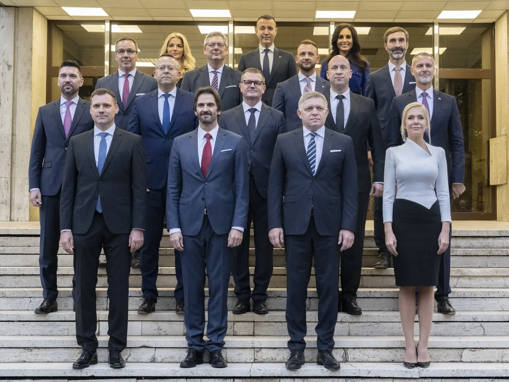 Vládny kabinet sa po vymenovaní a prevzatí agendy zišiel na prvej schôdzi