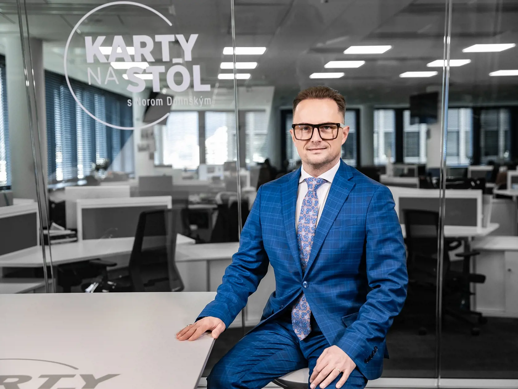 Diskusná relácia “Karty na stôl”, ktorej hosťom bol Miroslav Řádek politológ.