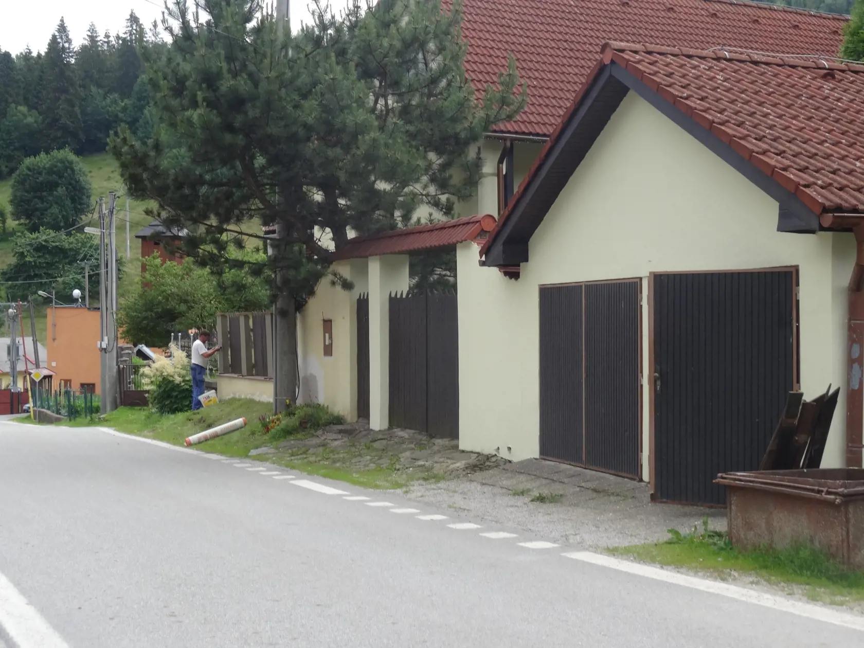 Jana Pašková s rodinou si pobyt na chalupe v Úhornej užíva. (archív)