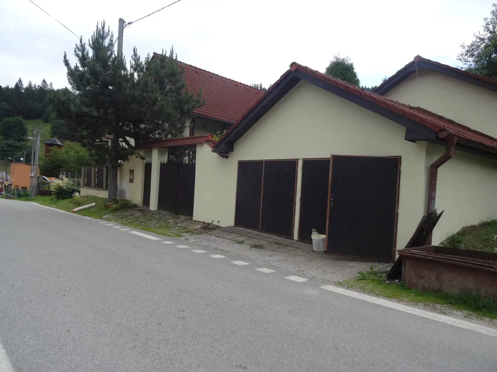 Rôzne zdroje krátko po smrti Pašku tvrdili, že vdova predáva chalupu a tiež, že sa chce odsťahovať z bytu v košickom Mestskom parku. Jana to vtedy poprela. Ako je dnes jasné, hovorila pravdu, keďže obidve luxusné nehnuteľnosti vlastní aj dnes. (archív)