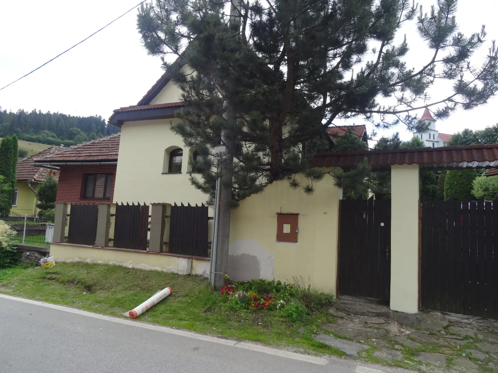 Jana Pašková nám povedala, že dom neopravovali zhruba dvadsať rokov aj preto ho nechala pred troma rokmi trošku obnoviť.