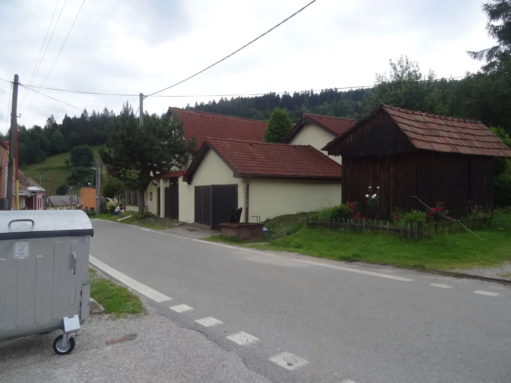 Dom Paškovcov stojí na okraji  tichej ulice.