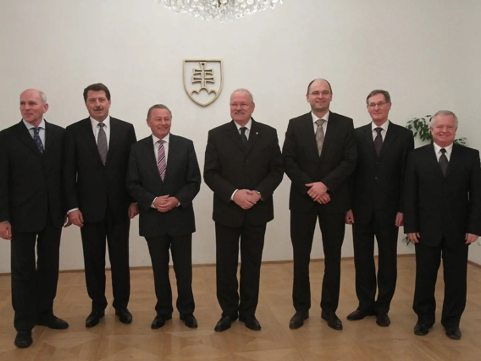 Šéfovia parlamentu: František Mikloško, Pavol Paška, Rudolf Schuster, Ivan Gašparovič, Richard Sulík,
Pavol Hrušovský, Jozef Migaš (zľava doprava). (archív)