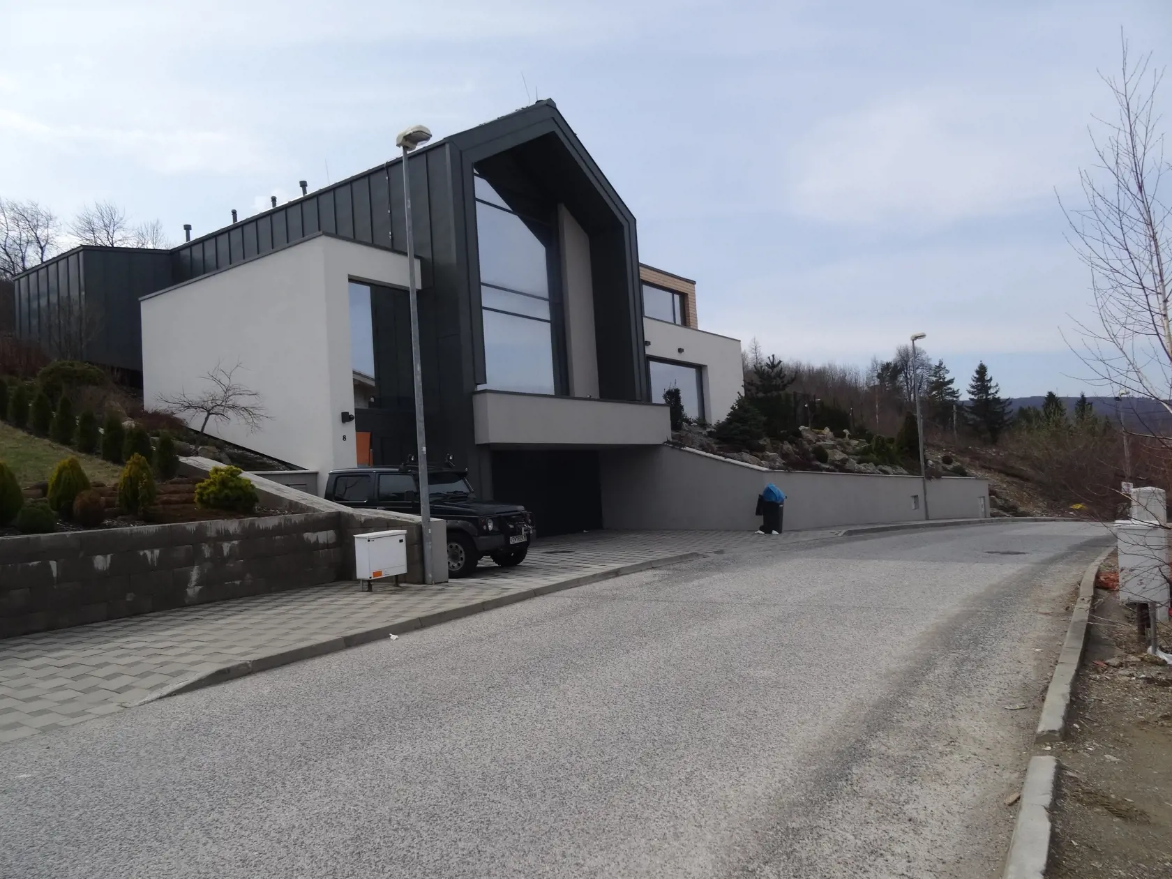 Vila v Kavečanoch Na hôrke. Vlastníju dnes Jana spolu so synmi. (archív)