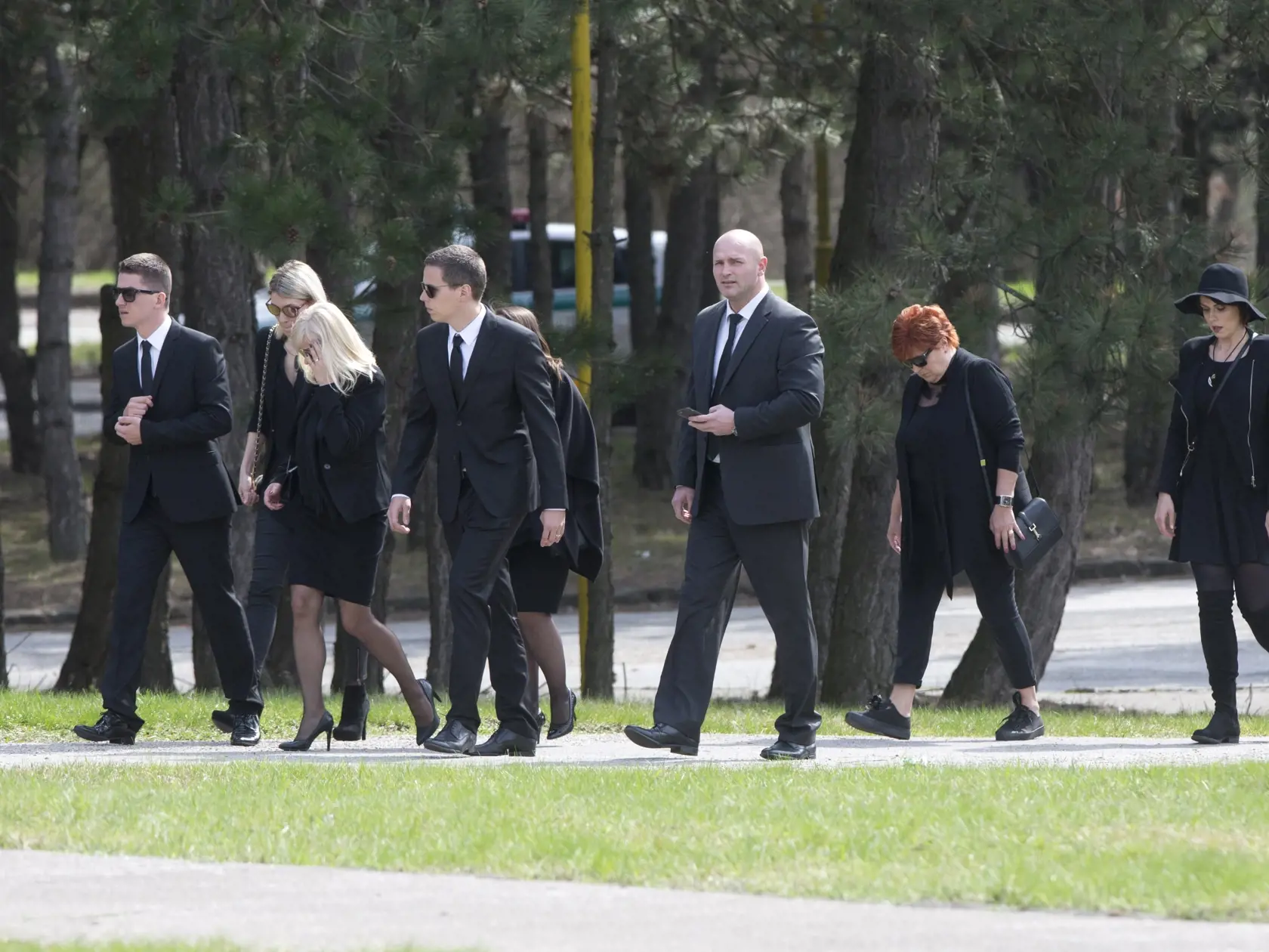 Pohreb politika Pavla Pašku. Na snímke manželka Jana a rodina so synmi Michalom a Matúšom. (archív)