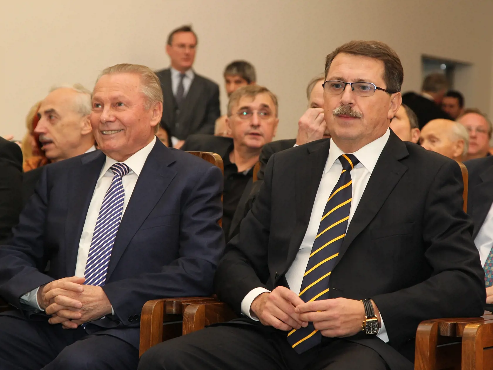 Rudolf Schuster krstil svoju knihu z cesty po južnom póle spojenú s fotografickou vystavou na Bratislavskom hrade. Krstným otcom bol Pavol Paška. (archív)