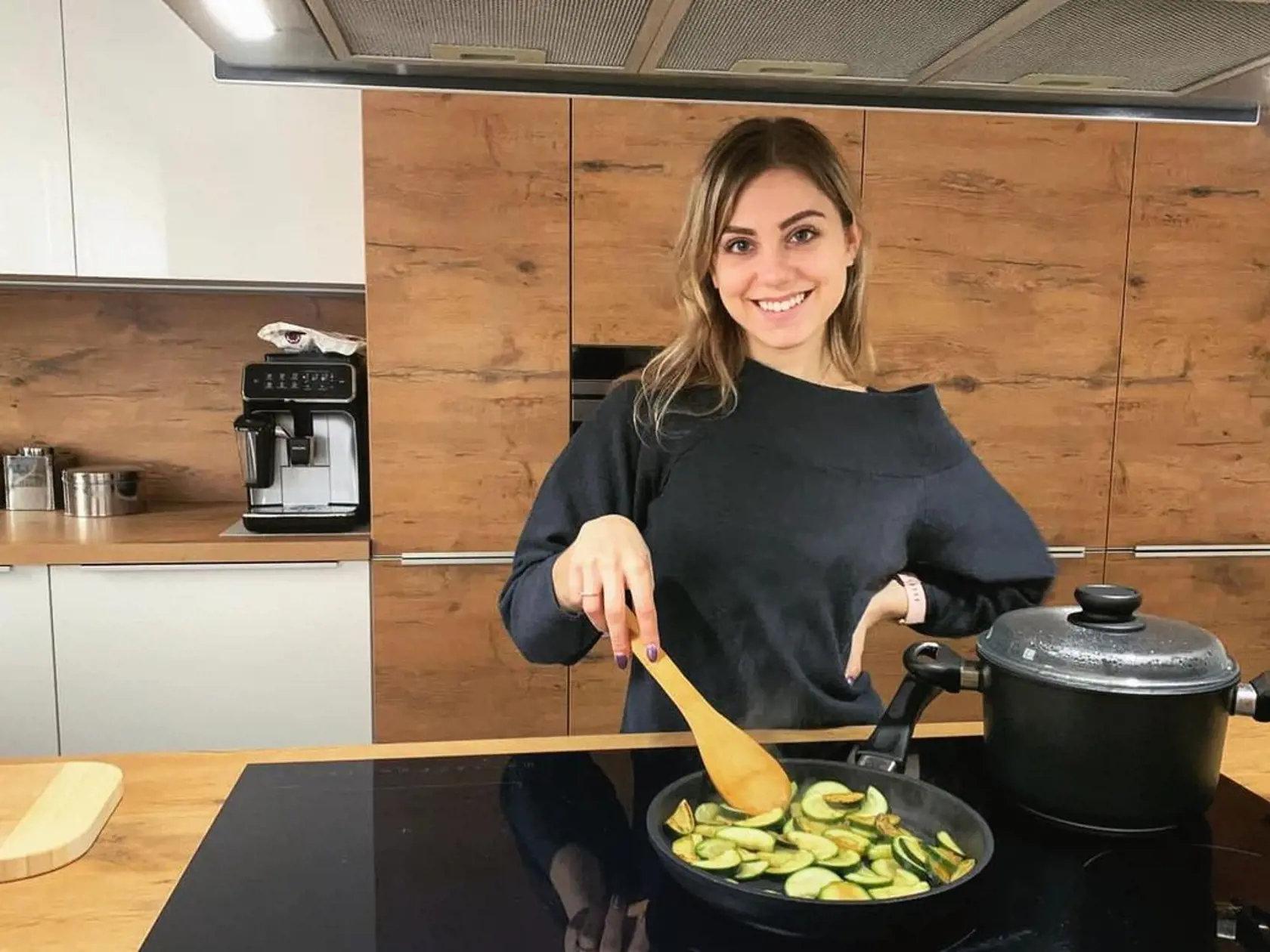 Dominika vo svojej vysnívanej mladomanželskej kuchyni.