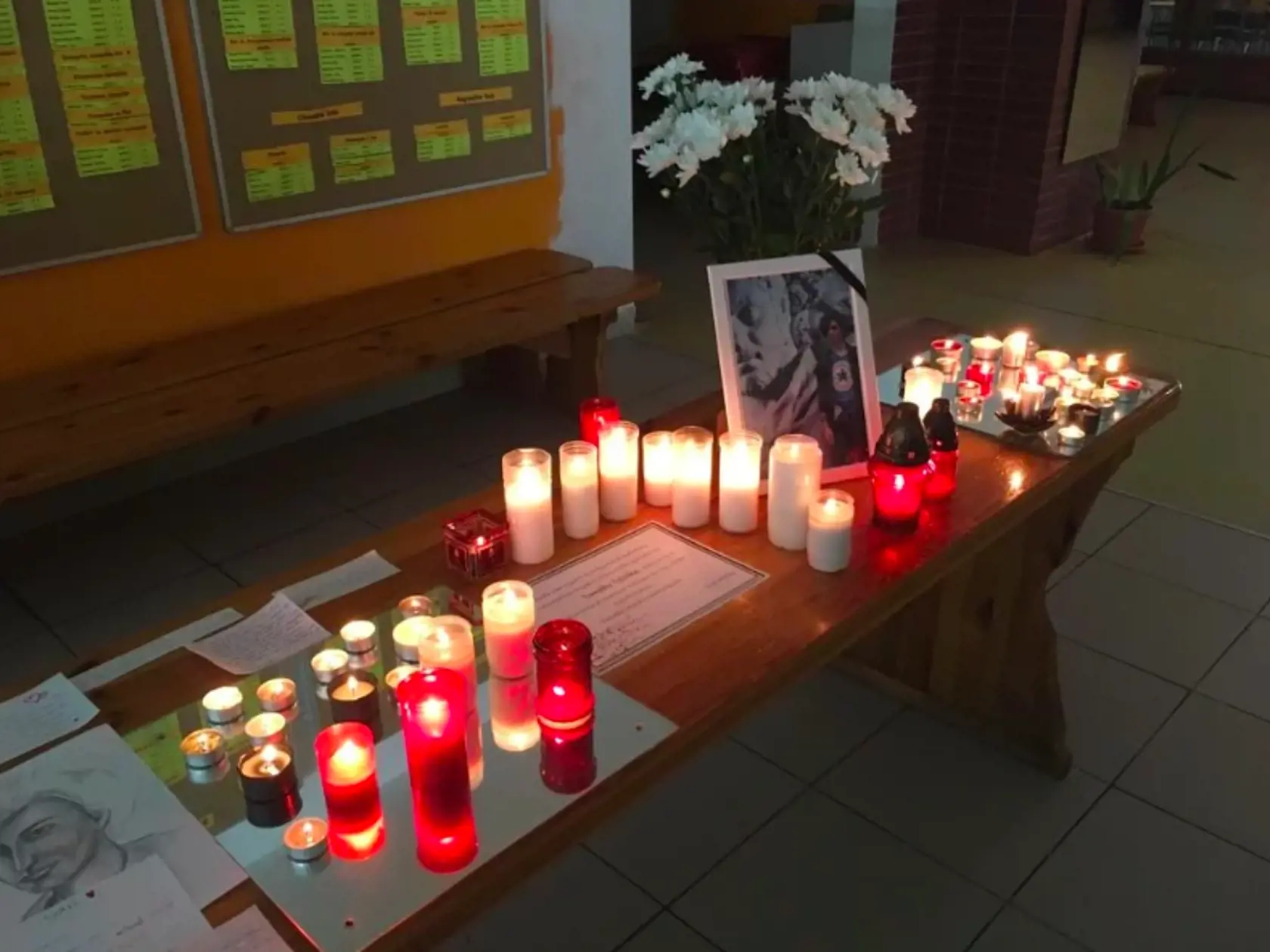 Spolužiaci a učitelia zo žilinského gymnázia si uctili Tomášovu pamiatku.