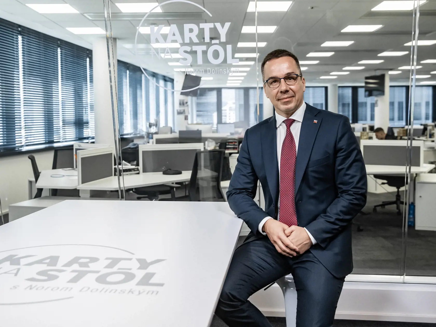 Diskusná relácia “Karty na stôl”, ktorej hosťom bol Erik Tomáš (Hlas-SD), minister práce, soc. vecí a rodiny