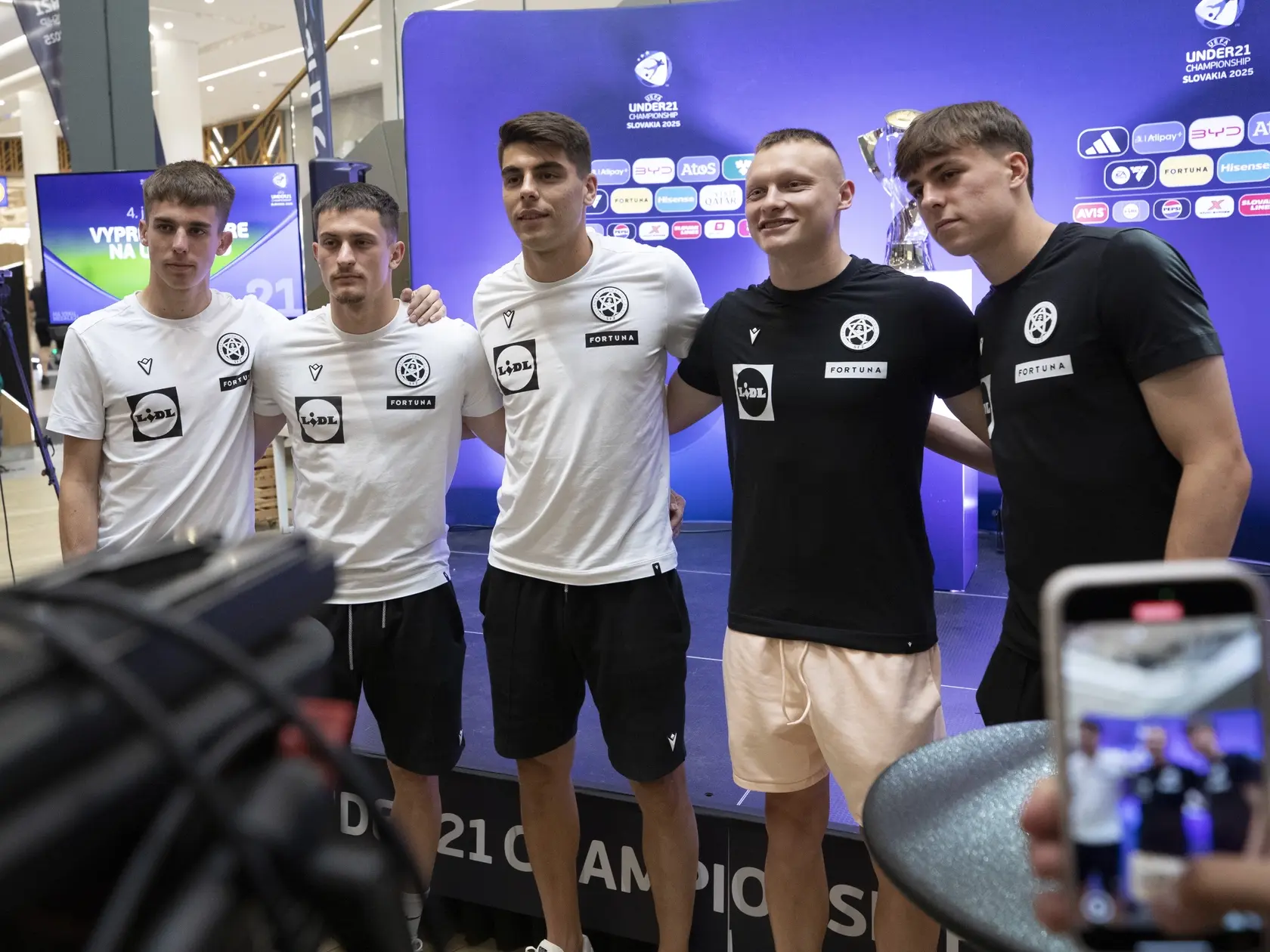 Na snímke je Mediálny termín slovenských futbalistov pred blížiacimi sa domácimi majstrovstami Európy do 21 rokov. Zľava Mário Sauer, Adrián Kaprálik, Adam Obert, Nino Marcelli, Leo Sauer