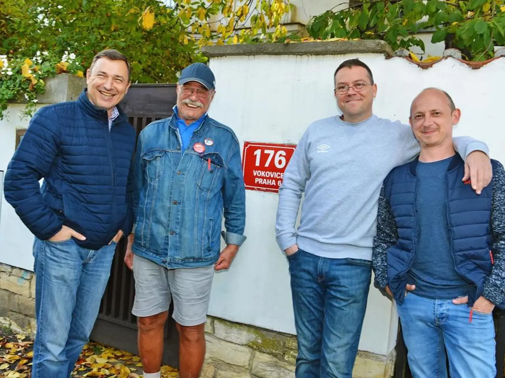 Pavel Nový, Václav Korda, Marek Dvořák, Lukáš Pelánek zo S tebou mě baví svět: Veselá partička sa stretla po 40. rokoch od nakrúcania. Spoznali by ste ich ešte?