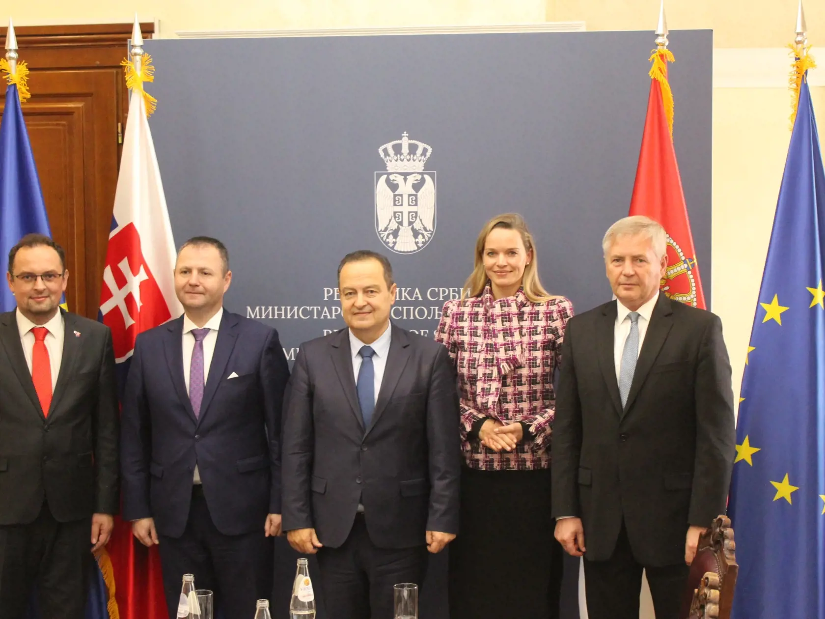 Slovenskí poslanci na návšteve Srbska.