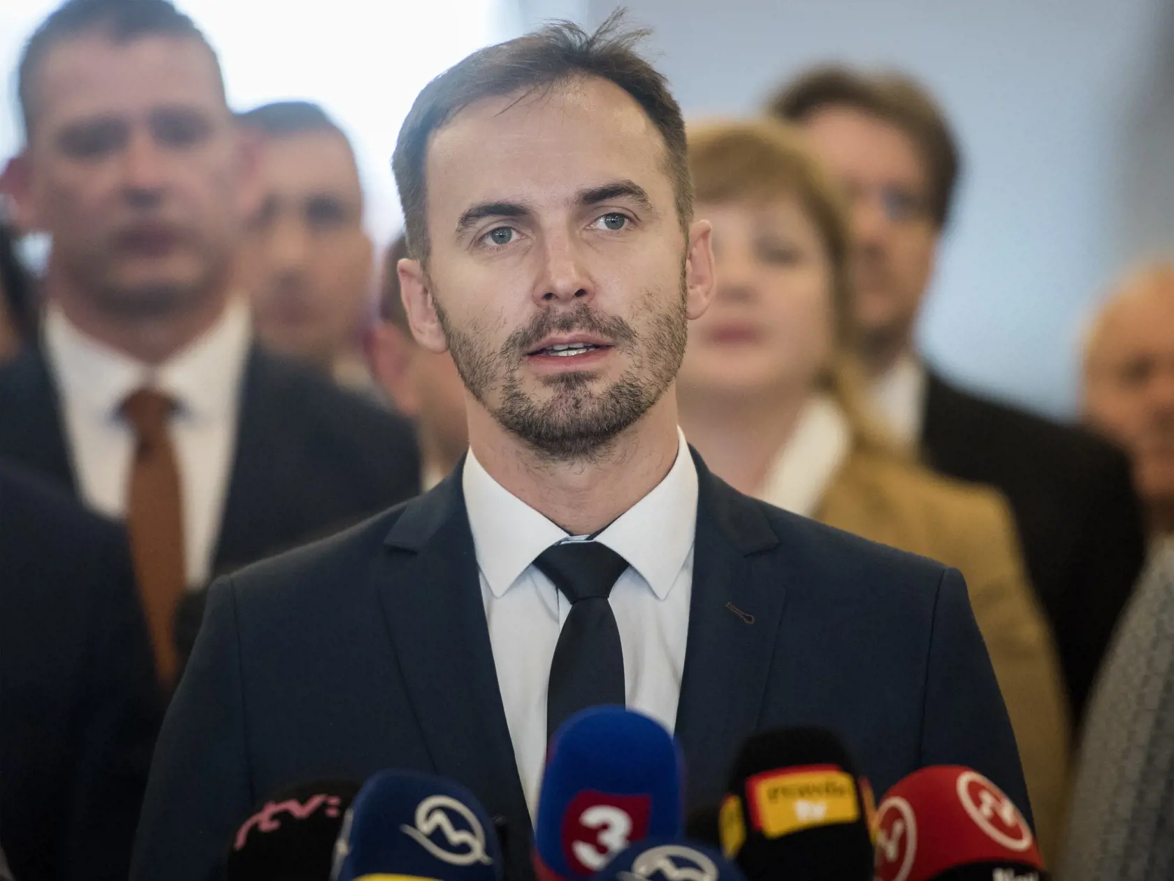Na snímke Michal Šipoš počas predstavenia kandidačnej listiny OĽaNO do budúcoročných parlamentných volieb v Bratislave 3. decembra 2019. Šipoš kandiduje z 5. miesta. Kandidátku OĽaNO povedie pedagogička Mária Šofranko. Z čísla dva bude kandidovať odborník hnutia na obranu Jaroslav Naď, nasleduje bývalý policajný vyšetrovateľ Lukáš Kyselica. Líder hnutia Igor Matovič, ktorý bude kandidovať z posledného 150. miesta. FOTO TASR - Martin Baumann 