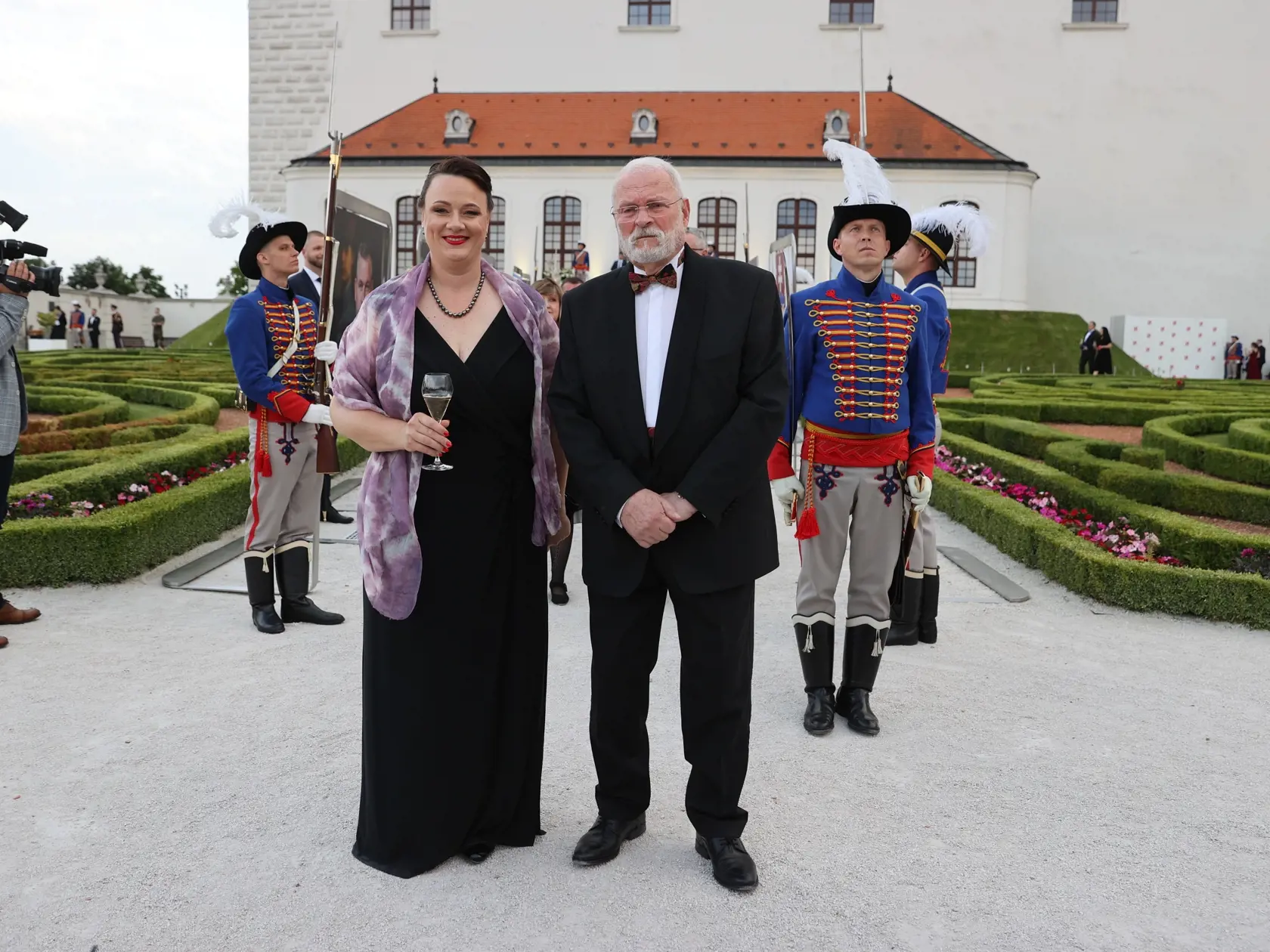 Medzi bývalými prezidentmi, ktorý sa zúčastnili na inaugurácii, musíme spomenúť aj dvojnásobnú hlavu štátu Ivana Gašparoviča. Ten zatiaľ ako jediný dokázal byť prezidentom dve obdobia za sebou.