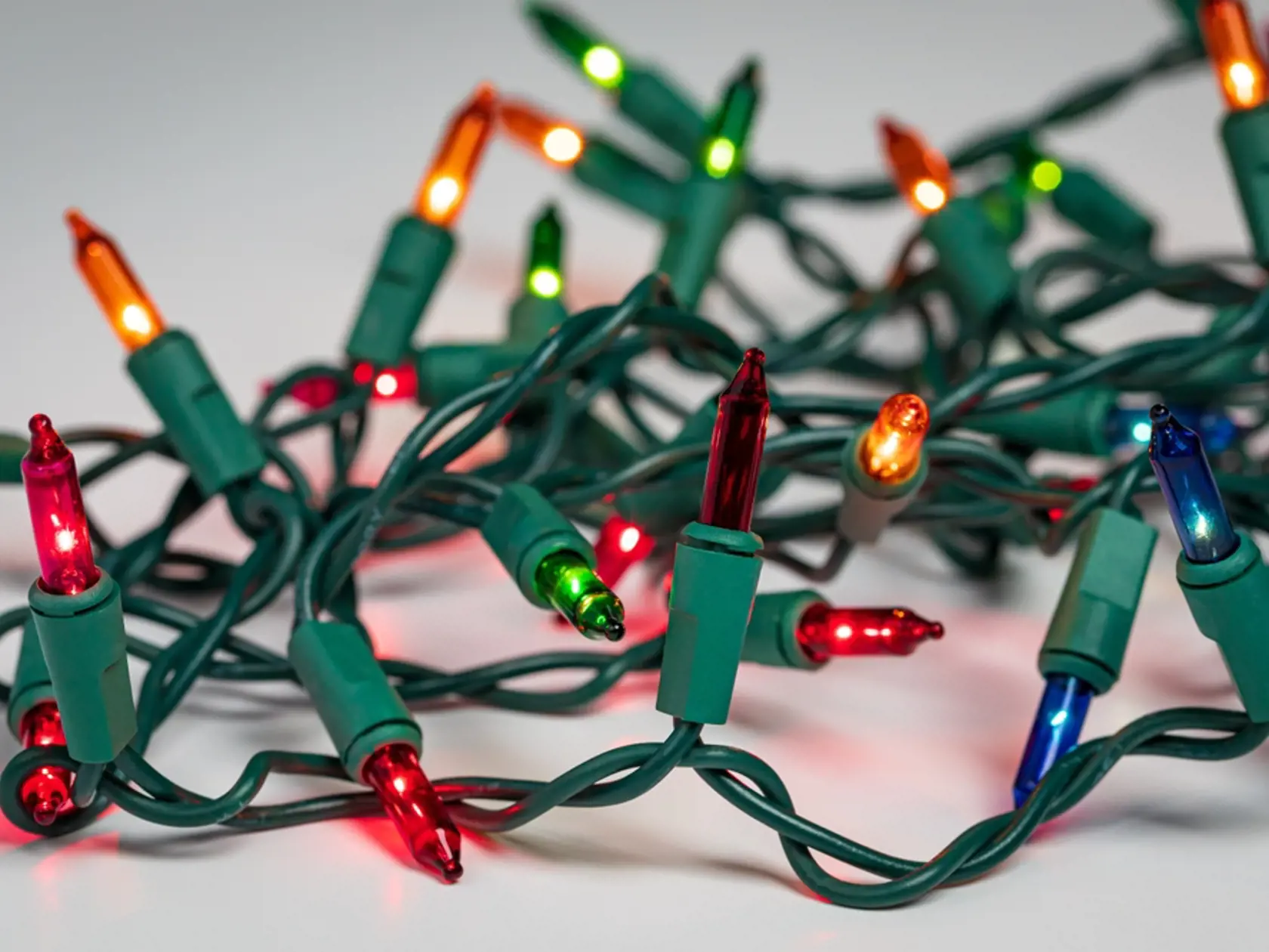 Christmas,String,Lights,With,Bad,Bulb.,Holiday,Lighting,Repair,,Safety