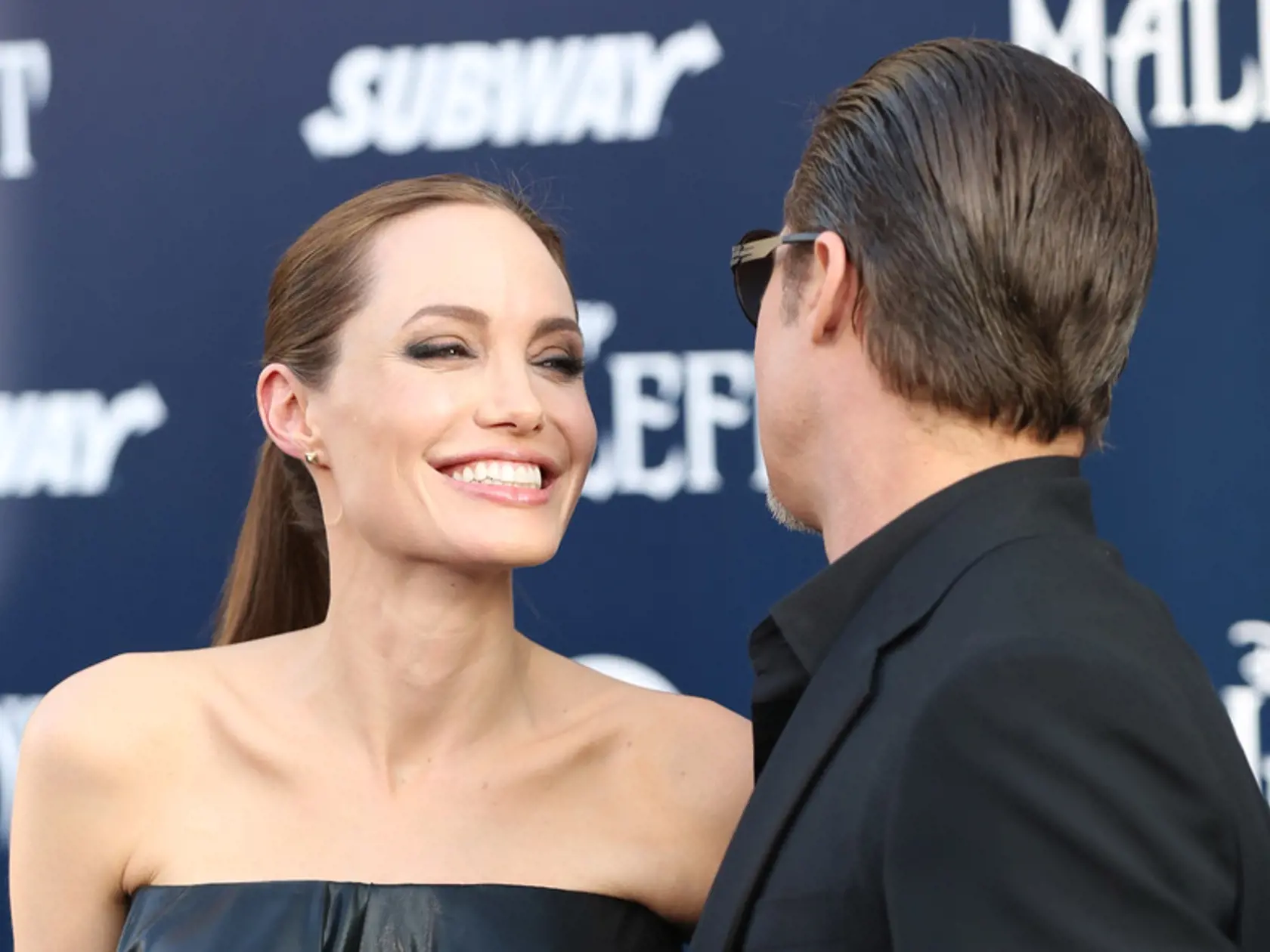 Herec Brad Pitt sa stal terčom útoku na premiére filmu Maleficent, v ktorom hrá jeho polovička, Angelina Jolie.