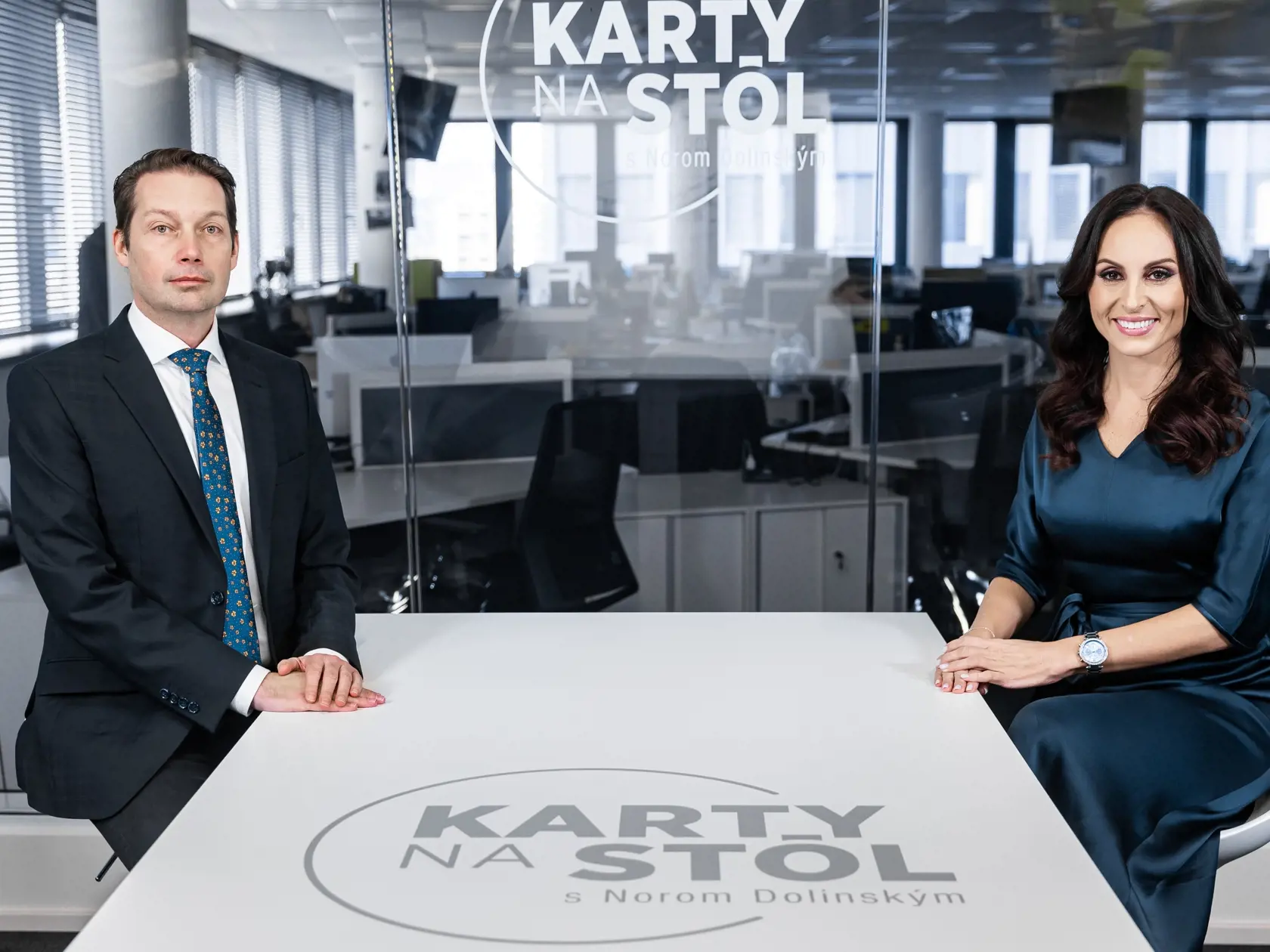 Diskusná relácia "Karty na stôl", ktorej hosťom bola Zuzana Dolinková.