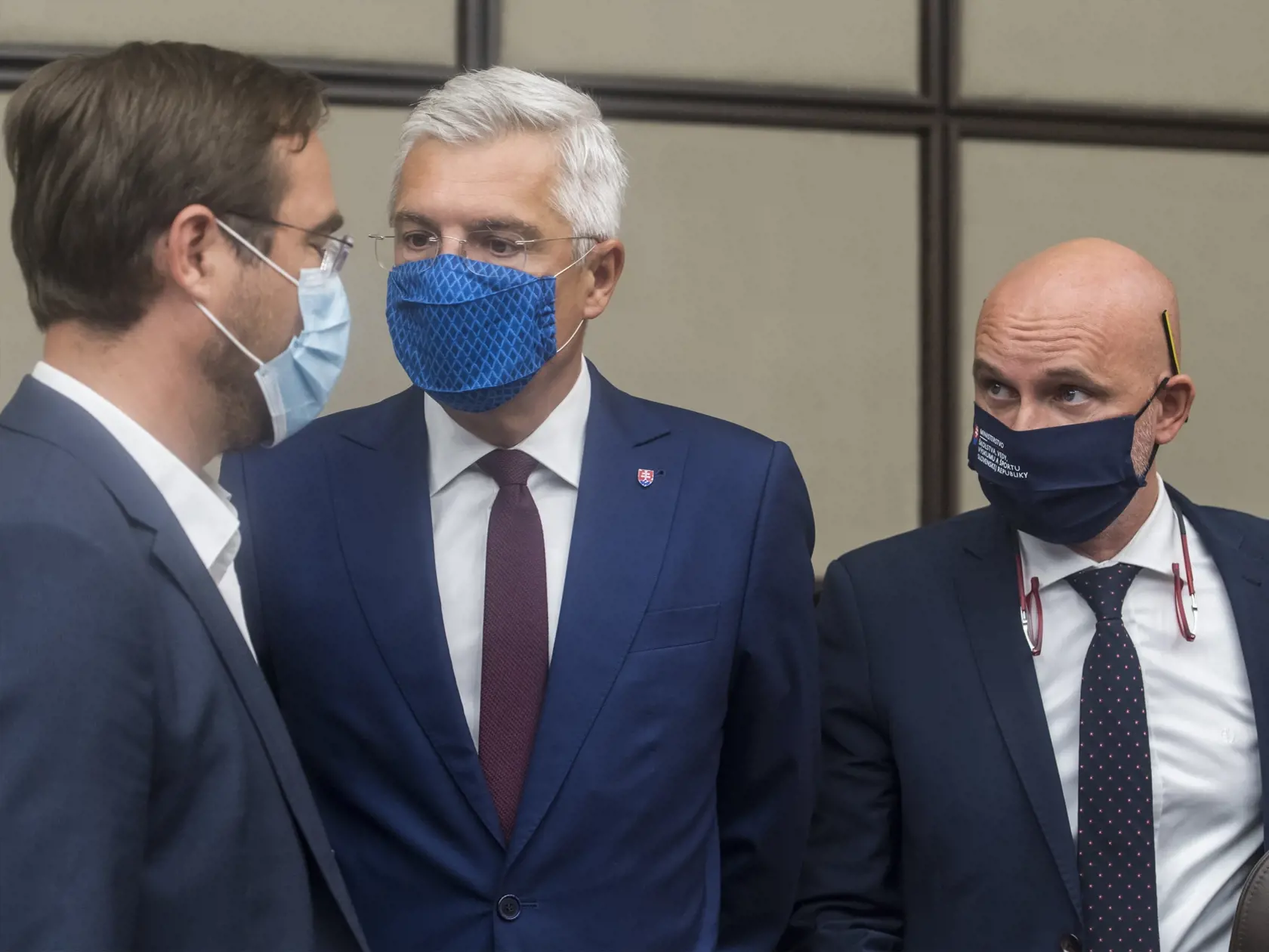 Páni ministri. Na snímke z augusta 2020 minister školstva Branislav Gröhling (SaS), minister zahraničných vecí Ivan Korčok (nominant SaS) a minister zdravotníctva Marek Krajčí (OĽaNO). Dnes už ani jeden z nich nie je ministrom.  FOTO TASR - Martin Baumann