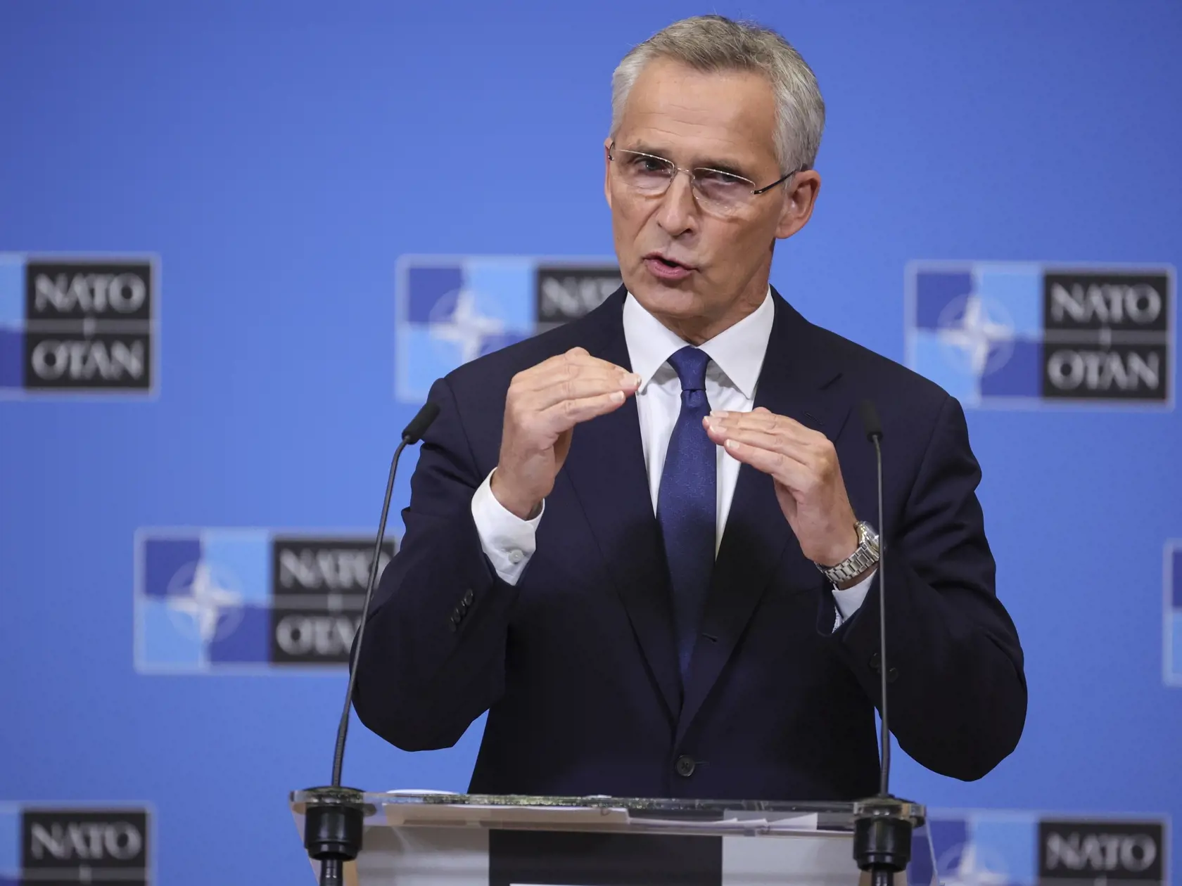 Severoatlantická aliancia (NATO) sa zaoberá nepotvrdenými správami o dvoch ruských raketách, ktoré v utorok údajne dopadli na územie Poľska a usmrtili dve osoby. Uviedol to nemenovaný predstaviteľ NATO. TASR správu prevzala z agentúry AFP.