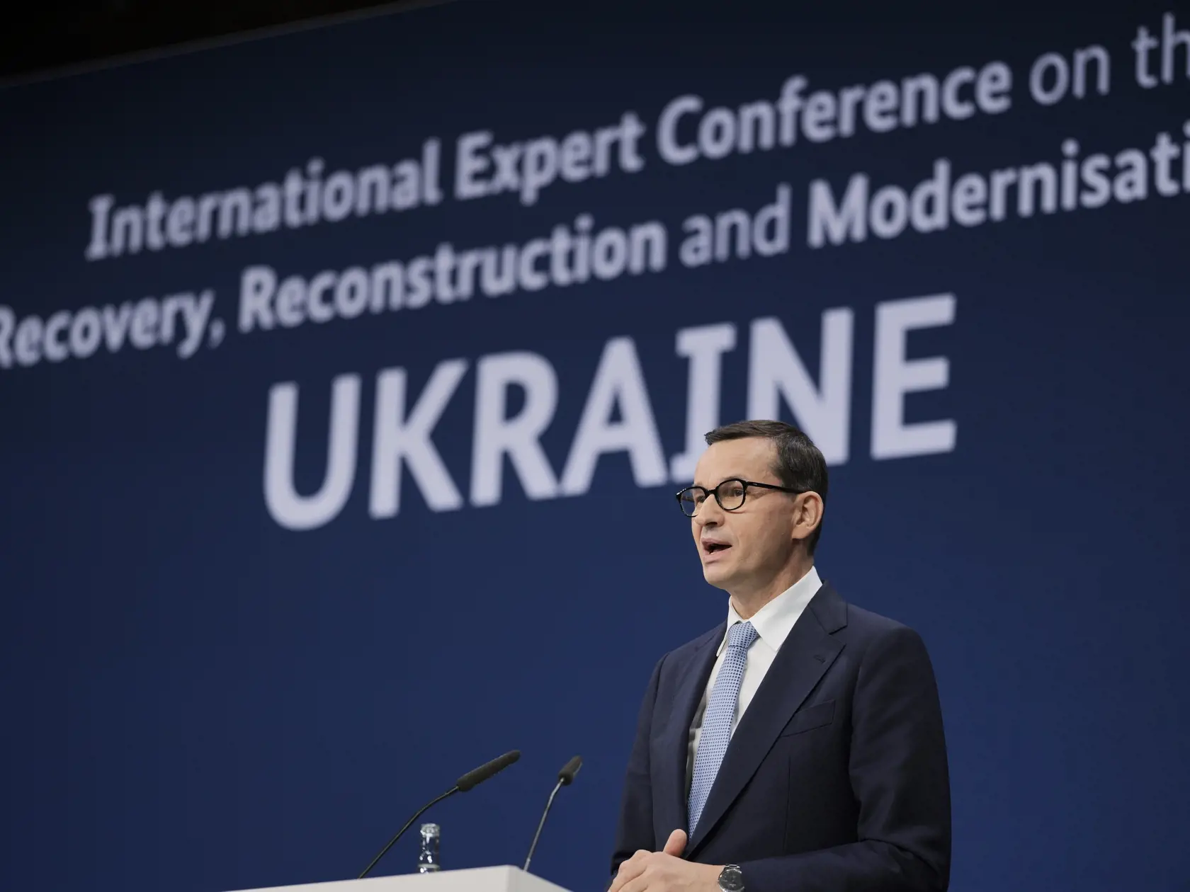 KK44 Berlín - Poľský premiér Mateusz Morawiecki  hovorí počas konferencie o povojnovej obnove Ukrajiny 25. októbra 2022 v Berlíne. FOTO TASR/AP
Poland's Prime Minister Mateusz Morawiecki delivers his speech during the International Expert Conference on the Recovery, Reconstruction and Modernisation of Ukraine, in Berlin, Germany, Tuesday, Oct. 25, 2022. German and European Union leaders gathered experts on Tuesday to start work on what they describe as a "new Marshall plan" for the rebuilding of