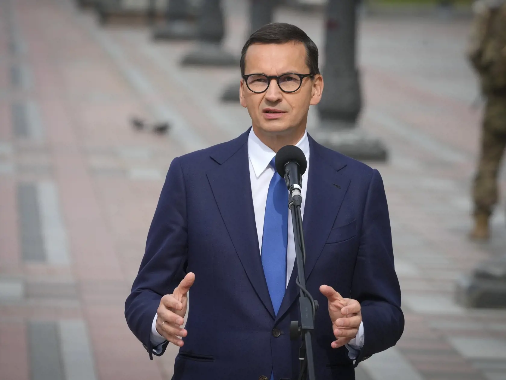 PK 51 Kyjev - Na snímke poľský premiér Mateusz Morawiecki reční počas spoločnej tlačovej konferencie s ukrajinským prezidentom Volodymyrom Zelenskym a s lotyšským prezidentom Egilsom Levitsom v ukrajinskom Kyjeve 9. septembra 2022. Morawiecki vyhlásil počas návštevy Kyjeva, že víťazstvo Ruska nad Ukrajinou by bolo katastrofálne nielen pre túto krajinu, ale aj pre celú Európu. FOTO TASR/AP

Poland's Prime Minister Mateusz Morawiecki speaks during joint press conference with Ukrainian President Vo