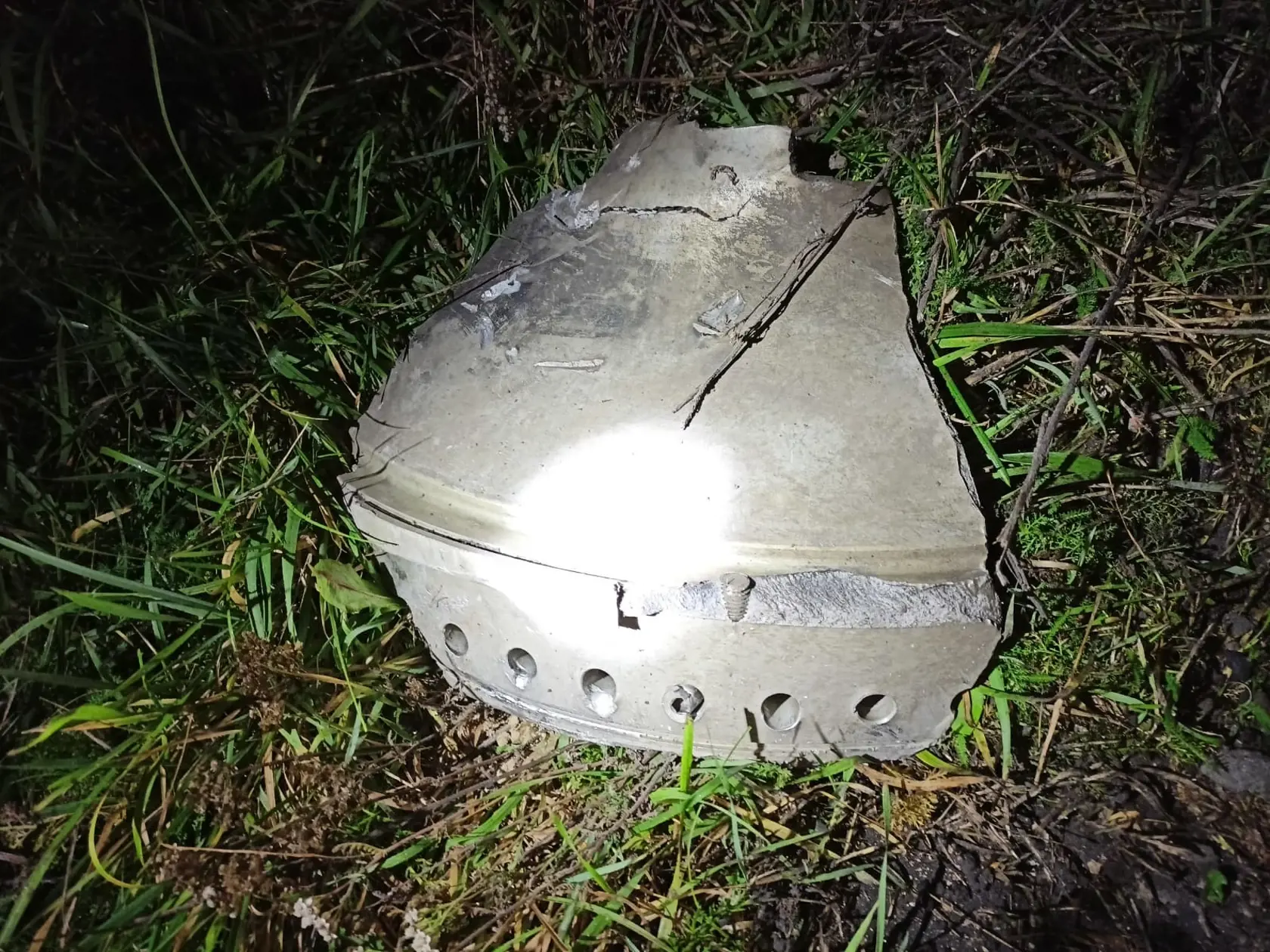 Poľské médiá uviedli, že dve osoby prišli o život v utorok popoludní po tom, čo ruská raketa zasiahla sušičku obilia v obci Przewodów neďaleko hraníc s Ukrajinou.