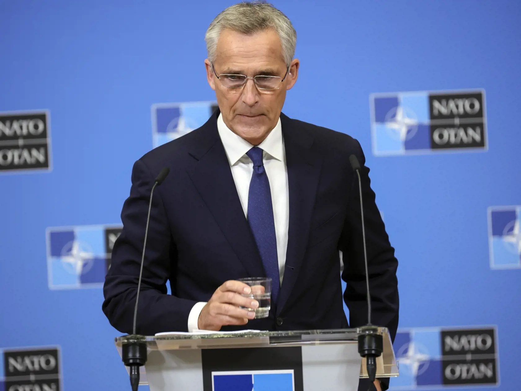 Severoatlantická aliancia (NATO) sa zaoberá nepotvrdenými správami o dvoch ruských raketách, ktoré v utorok údajne dopadli na územie Poľska a usmrtili dve osoby. Uviedol to nemenovaný predstaviteľ NATO. TASR správu prevzala z agentúry AFP.