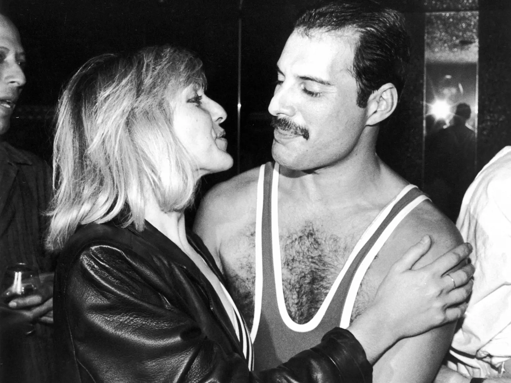 Freddie a jeho životná láska Mary, s ktorou sa rozišiel tesne pred svadbou. Vyznal sa jej totiž, že je gej.