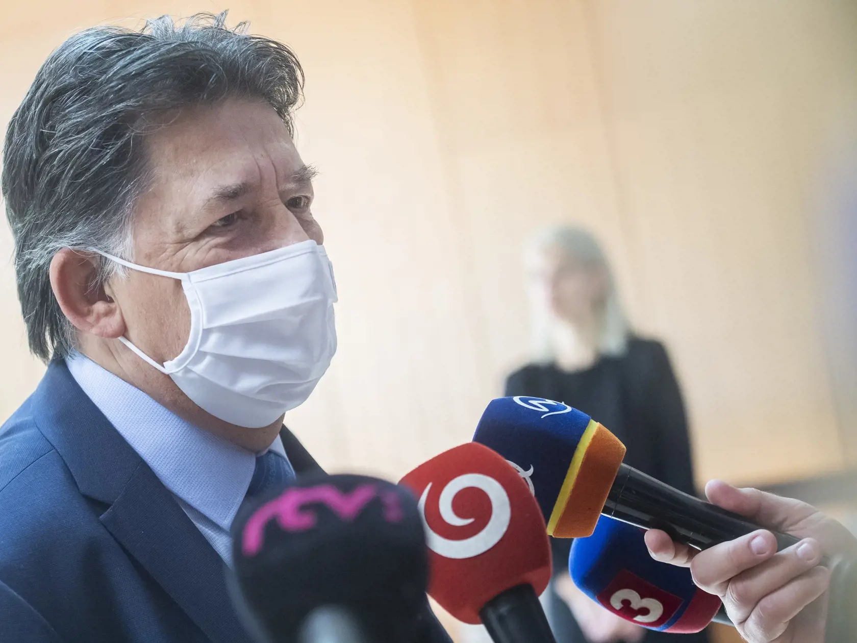 Na snímke minister životného prostredia SR Ján Budaj (OĽaNO) prichádza na 36. schôdzu vlády SR 20. októbra 2021 v Bratislave. FOTO TASR - Martin Baumann
