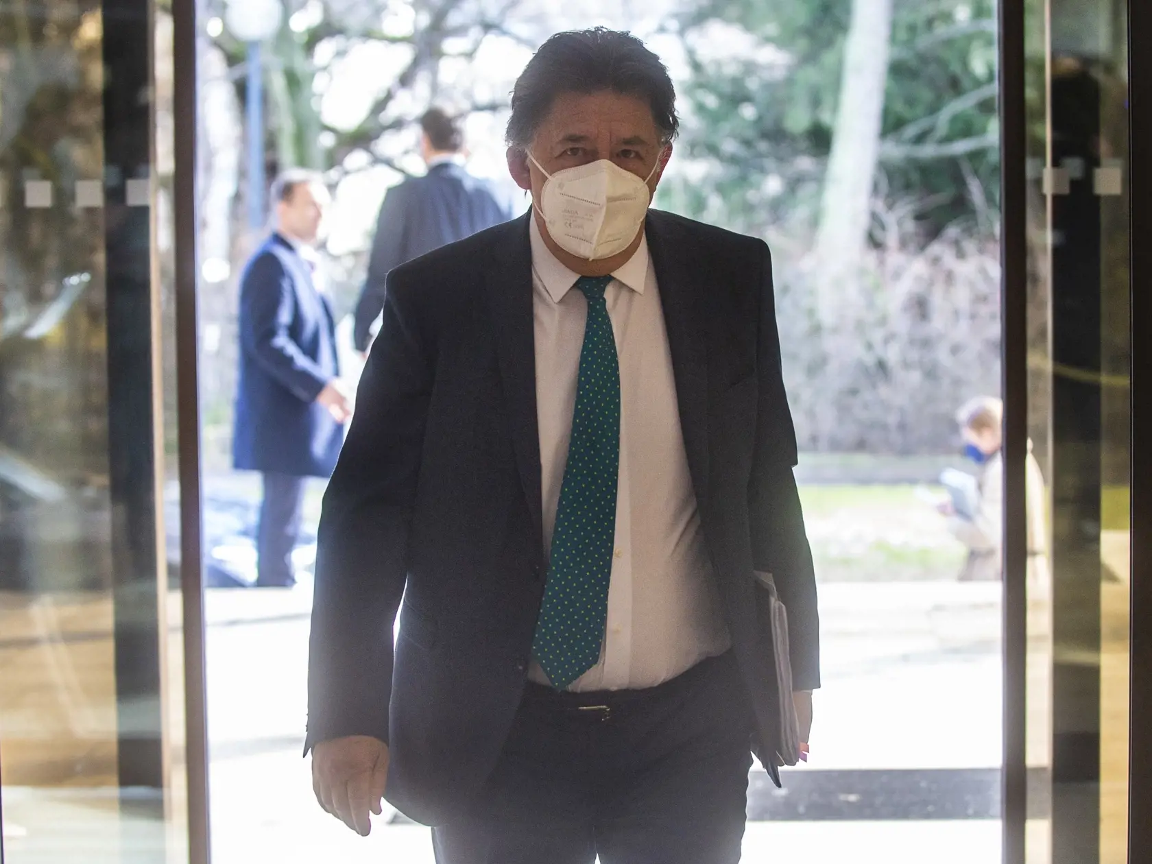 Na snímke minister životného prostredia SR Ján Budaj (OĽaNO) prichádza na rokovanie 55. schôdze vlády SR v Bratislave 2. februára 2022. FOTO TASR - Jakub Kotian
