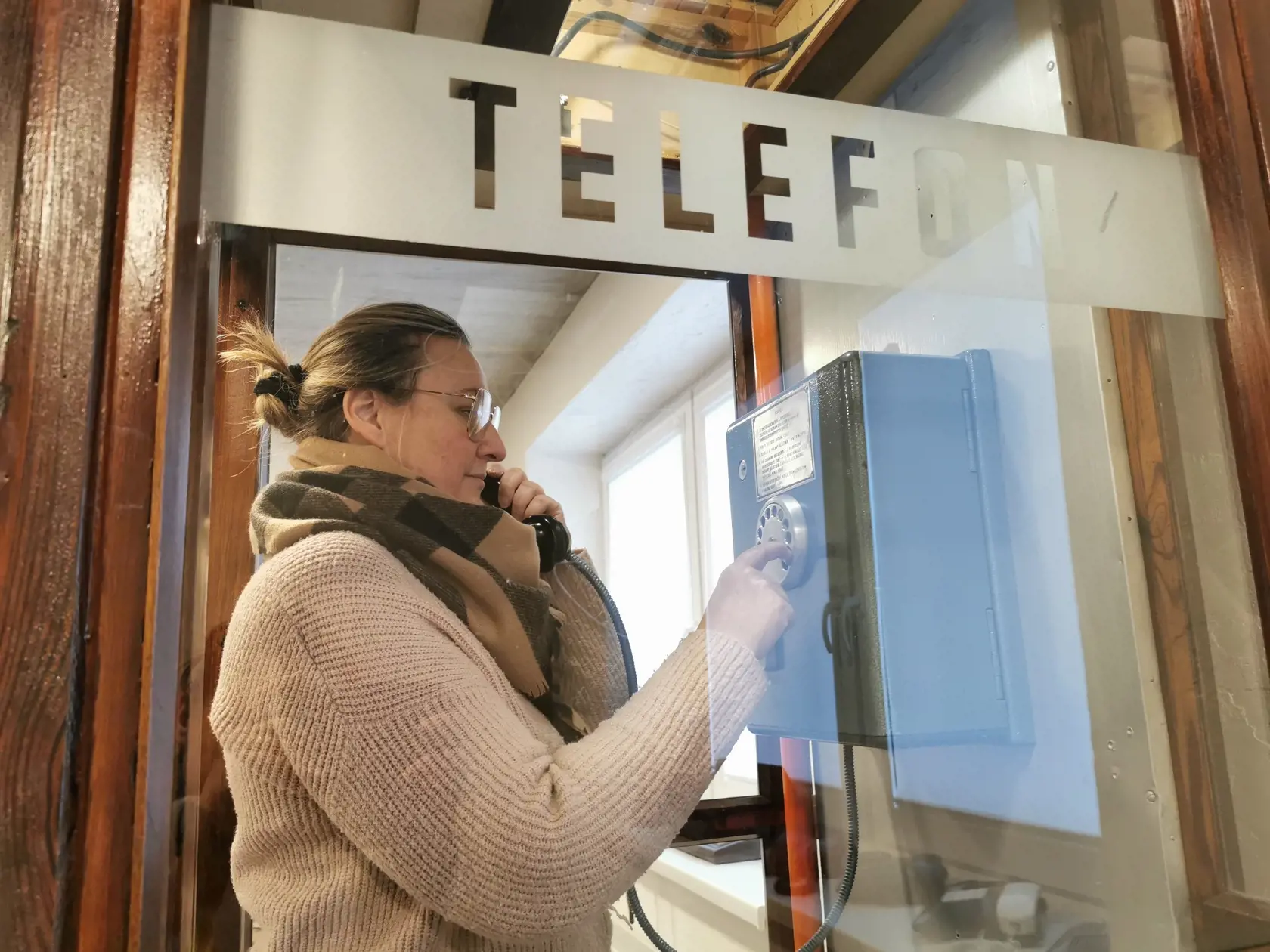 Takto sme kedysi volali z verejných telefónnych búdok.