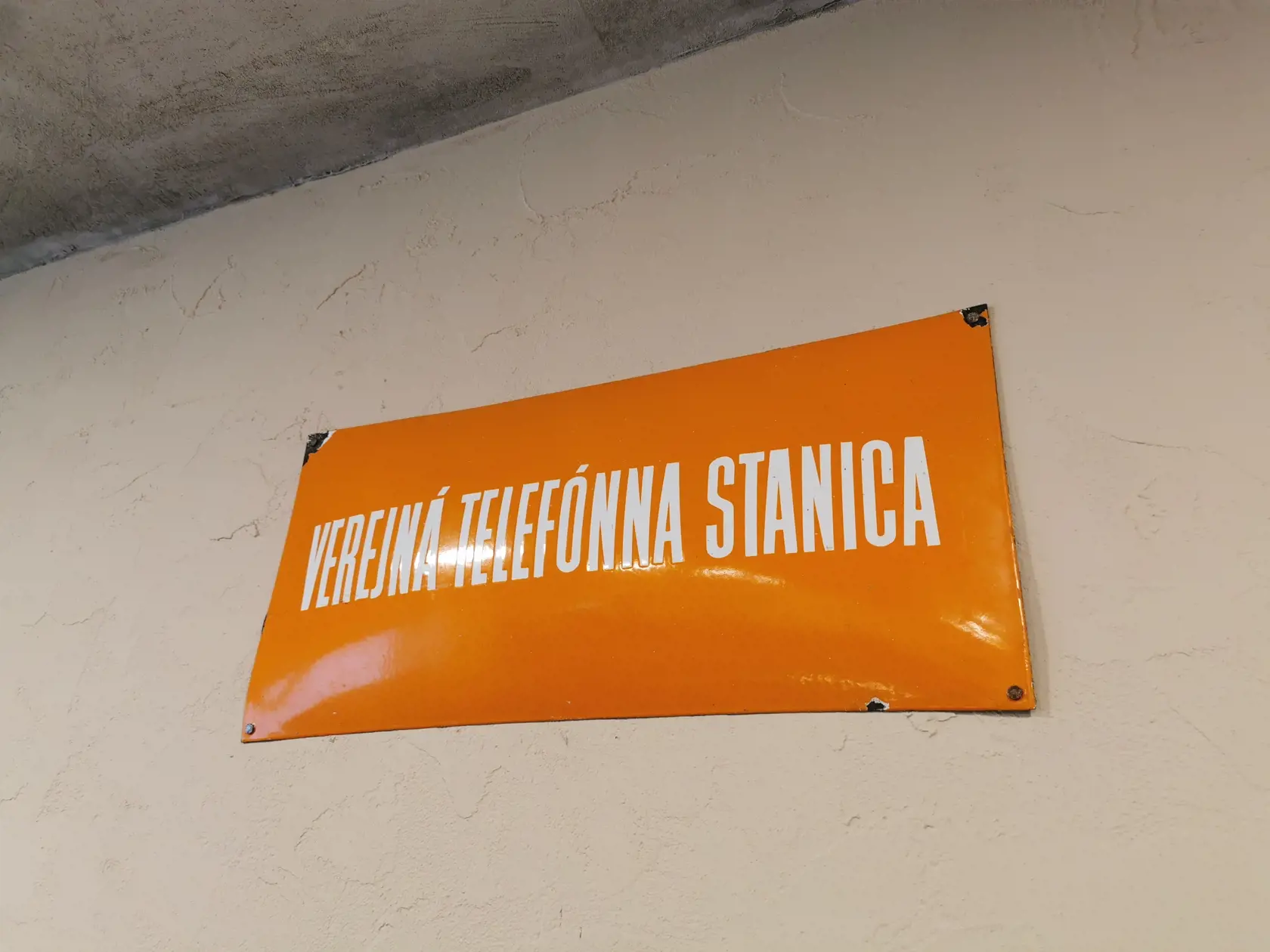 Nechýbajú vám takéto cedule?