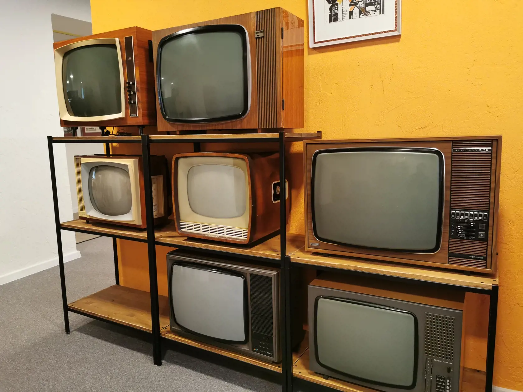 Televízory, kde diaľkovým ovládaním sme boli my -deti.