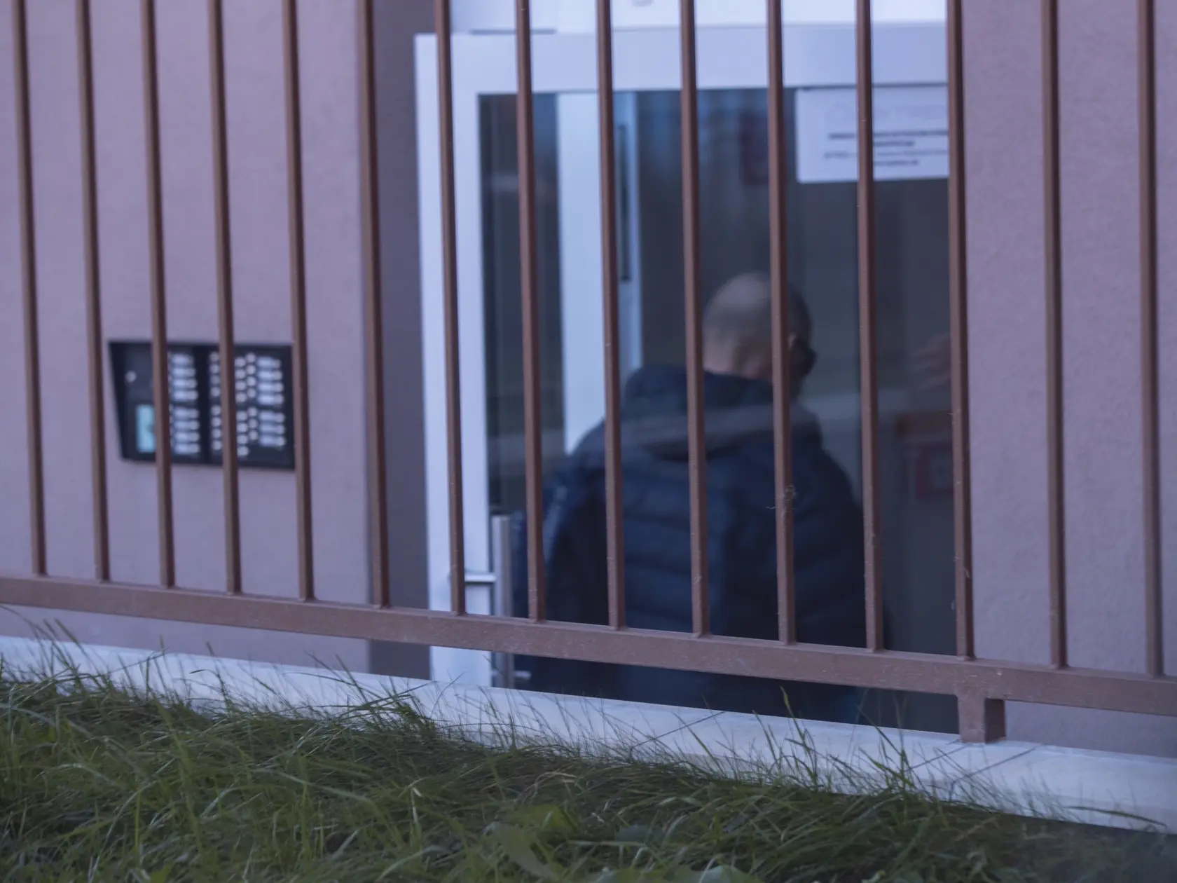 16. november 2023: Petru Vajdovú sprevádzal jej milovaný muž - otec Peter. Ten ju ráno odviezol do JOJ-ky a krátko po poludní ju vyzdvihol a doviezol naspäť do Dunajskej Lužnej, kde býva.