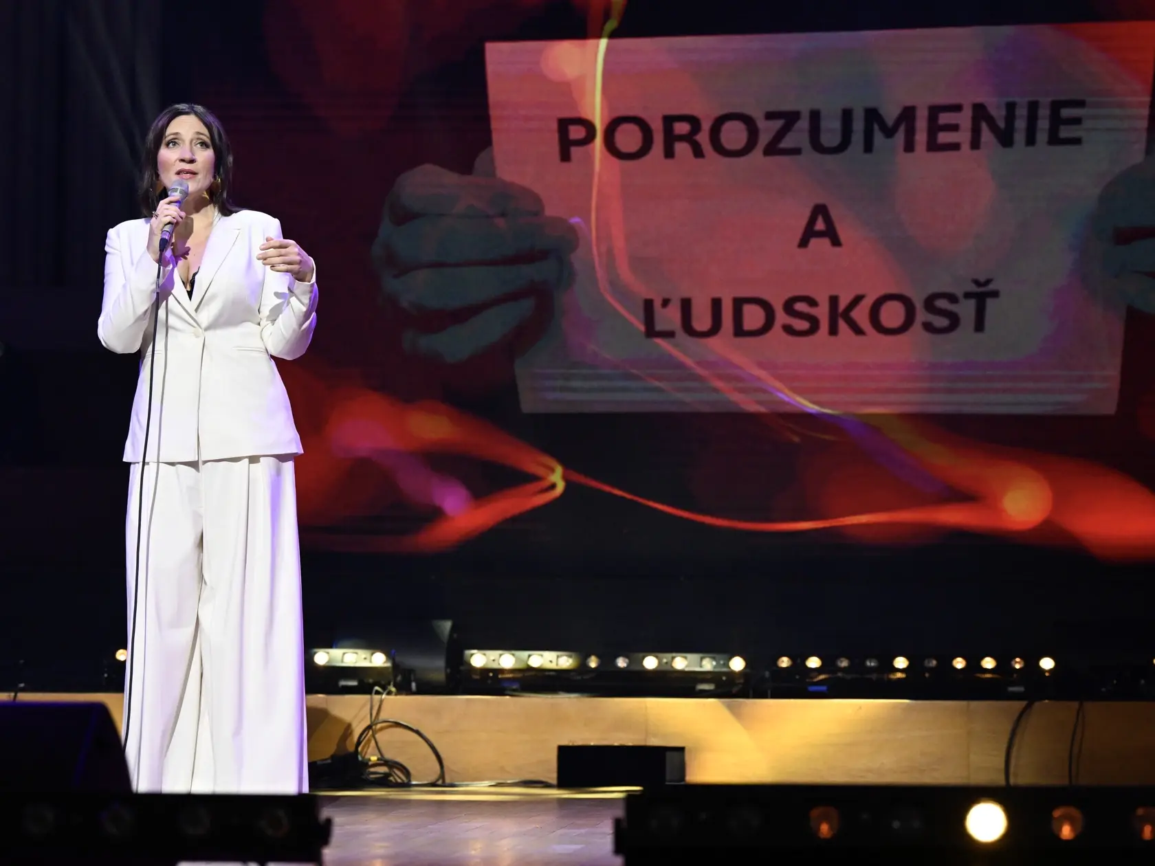 Na snímke speváčka Katarína Koščová vystupuje počas slávnostného galavečera Roma Spirit 2024 v priestoroch Slovenského rozhlasu v Bratislave v nedeľu 24. novembra 2024. FOTO TASR - Pavel Neubauer