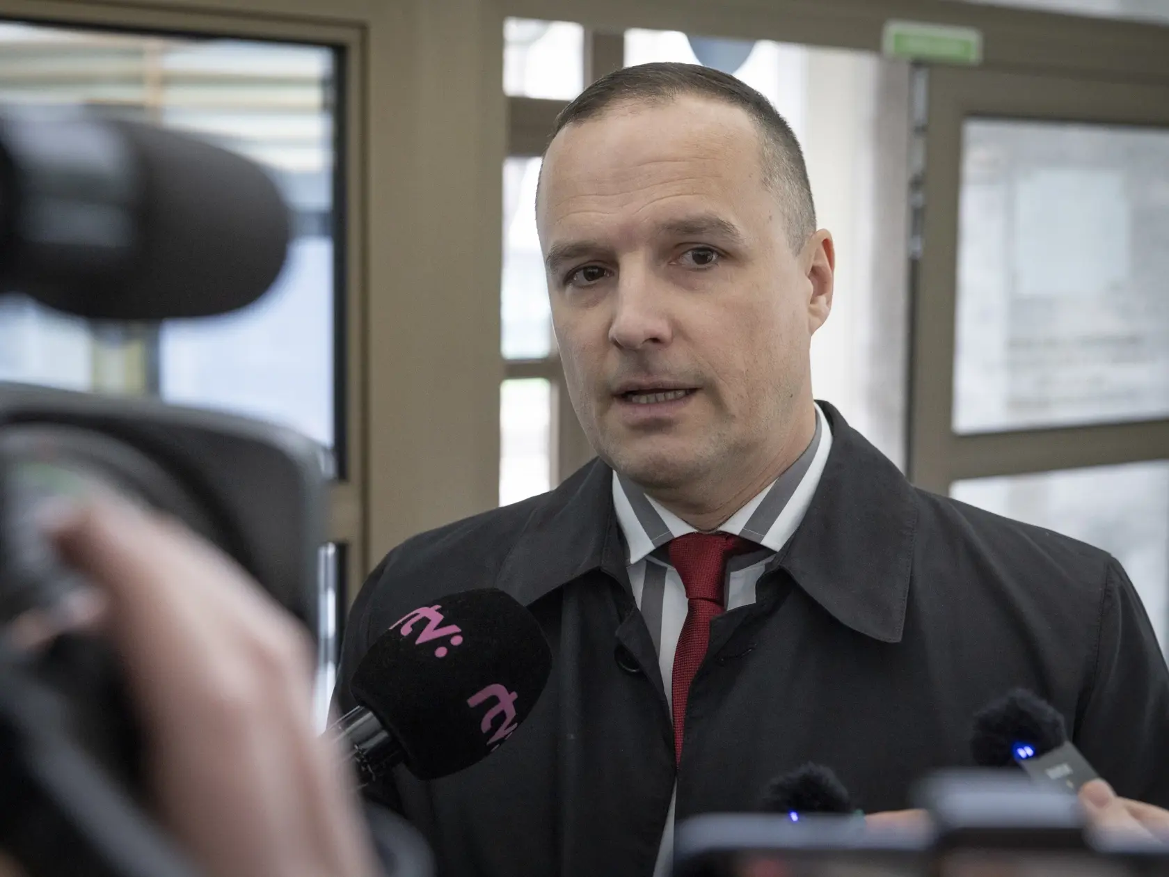 David Lindtner, ktorý dnes pôsobí ako poradca premiéra aj ministra spravodlivosti, považoval sudkyňu Záleskú za zaujatú. Tvrdil, že nie je objektívna, pretože sa verejne vyjadrovala na adresu sudcov, ktorí boli zadržaní v kauzách Búrka a Víchrica, medzi ktorých patril aj on.